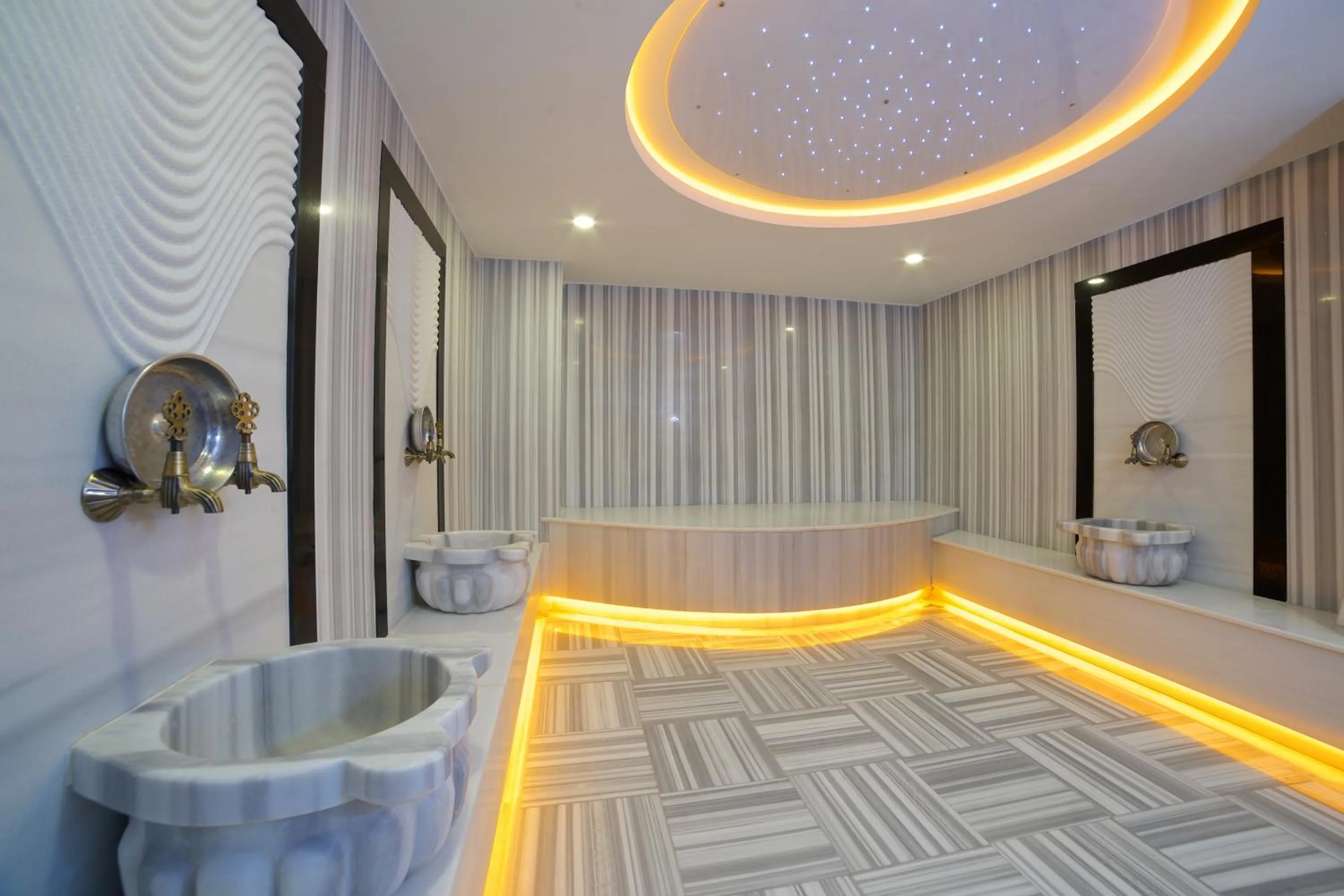 Public Bath in Hotel Bulvar Palas