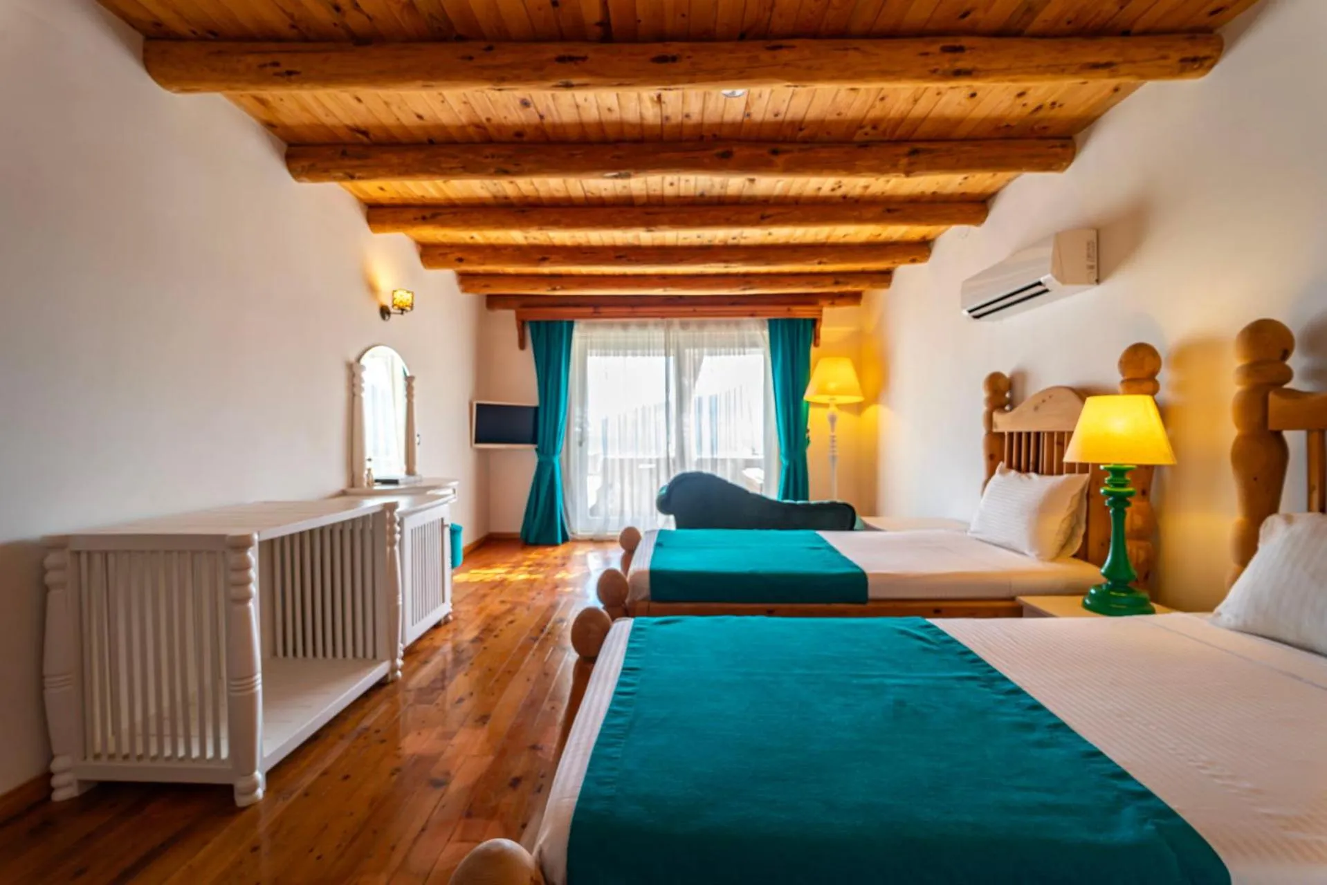 TV and multimedia, Bed in Elixir Hotel