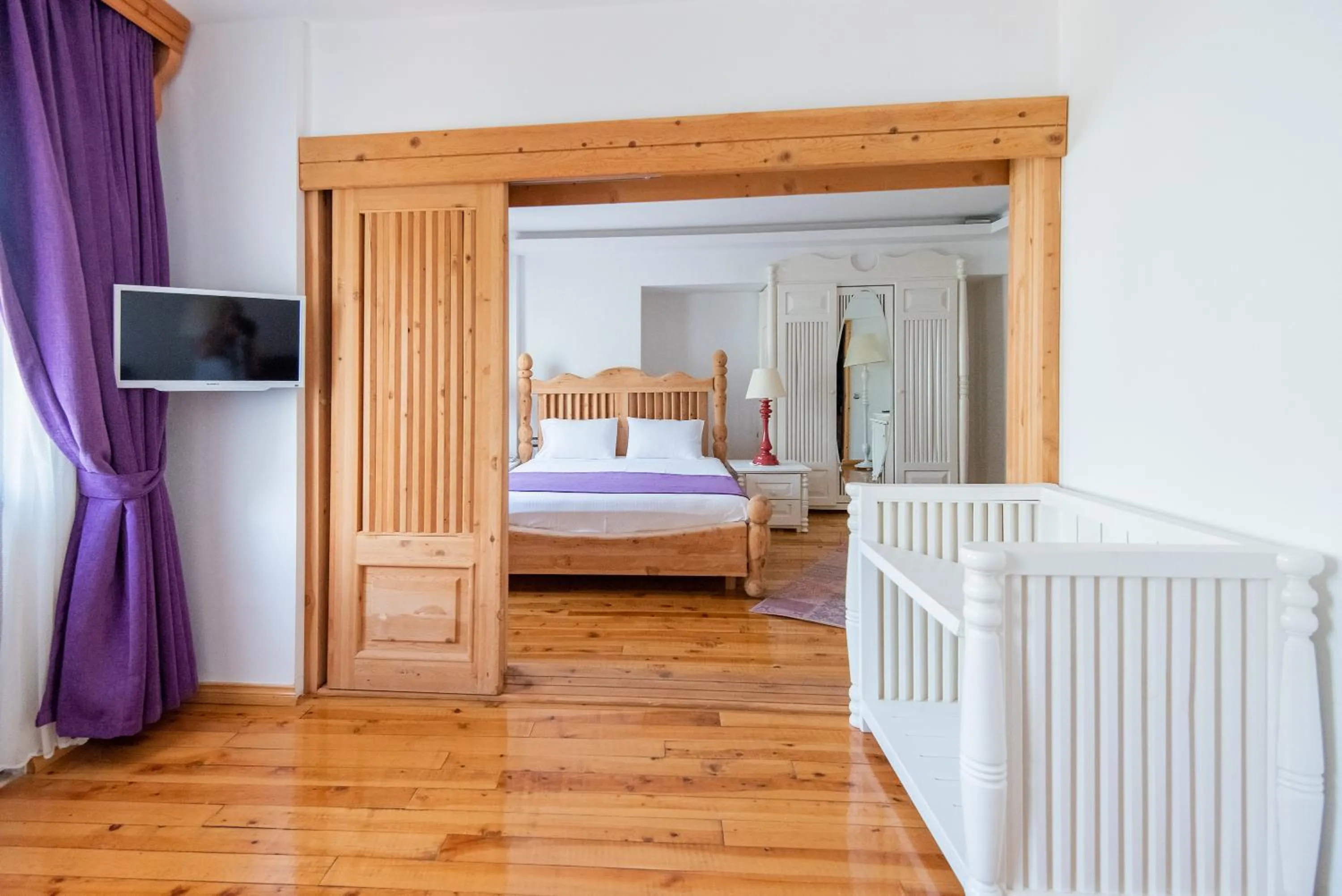 TV and multimedia, Bed in Elixir Hotel