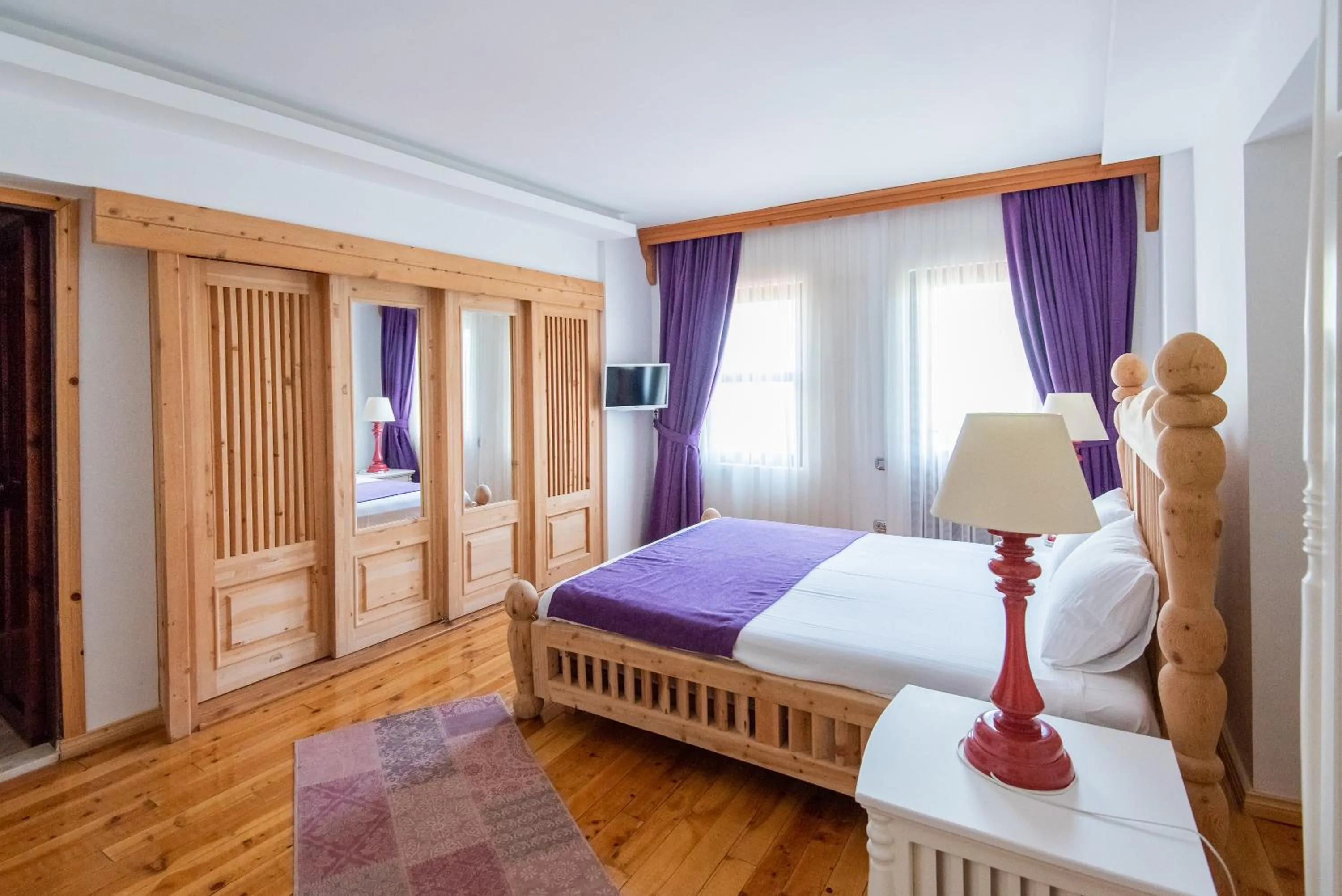 Photo of the whole room, Bed in Elixir Hotel