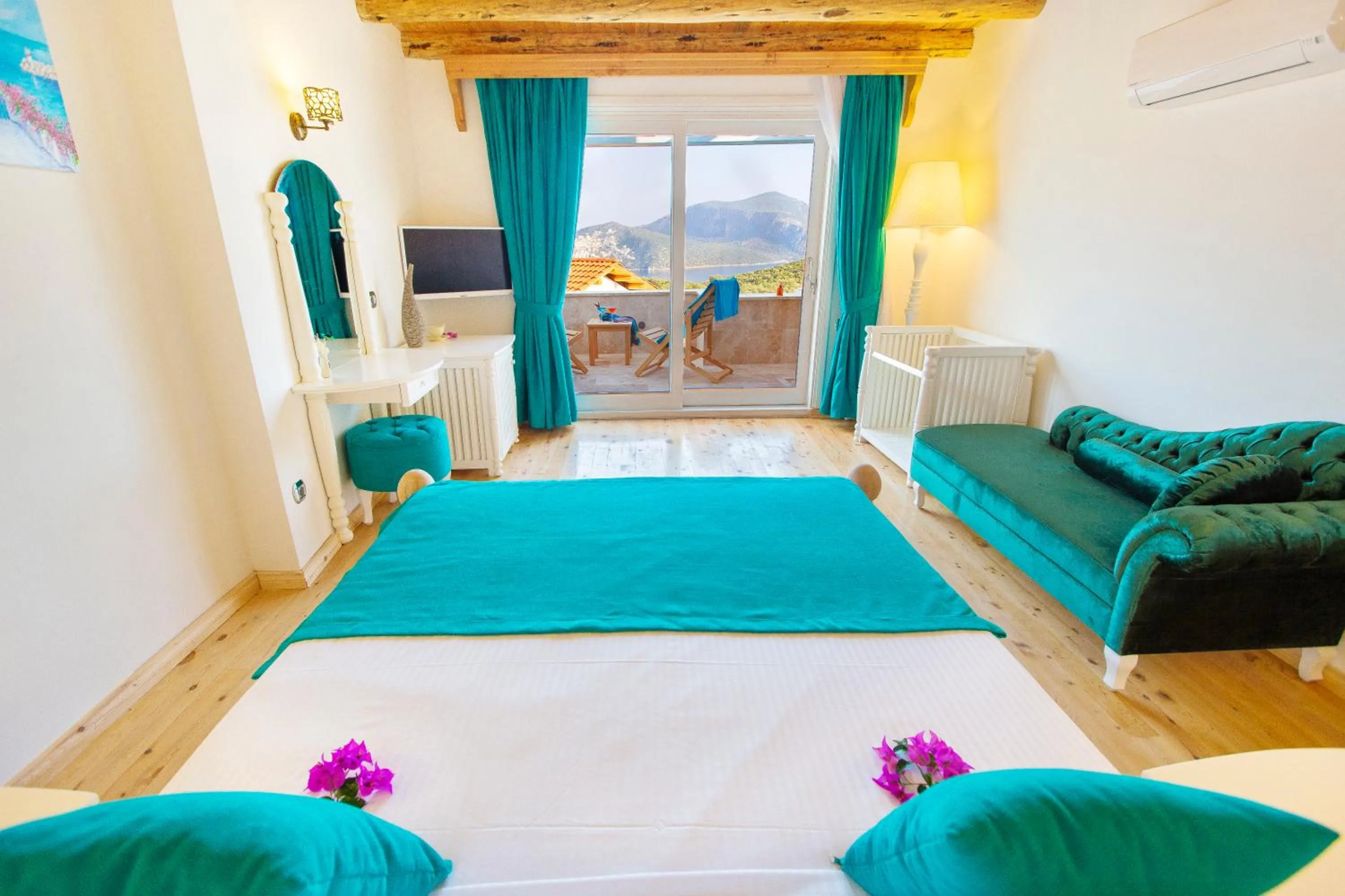 Photo of the whole room, Bed in Elixir Hotel