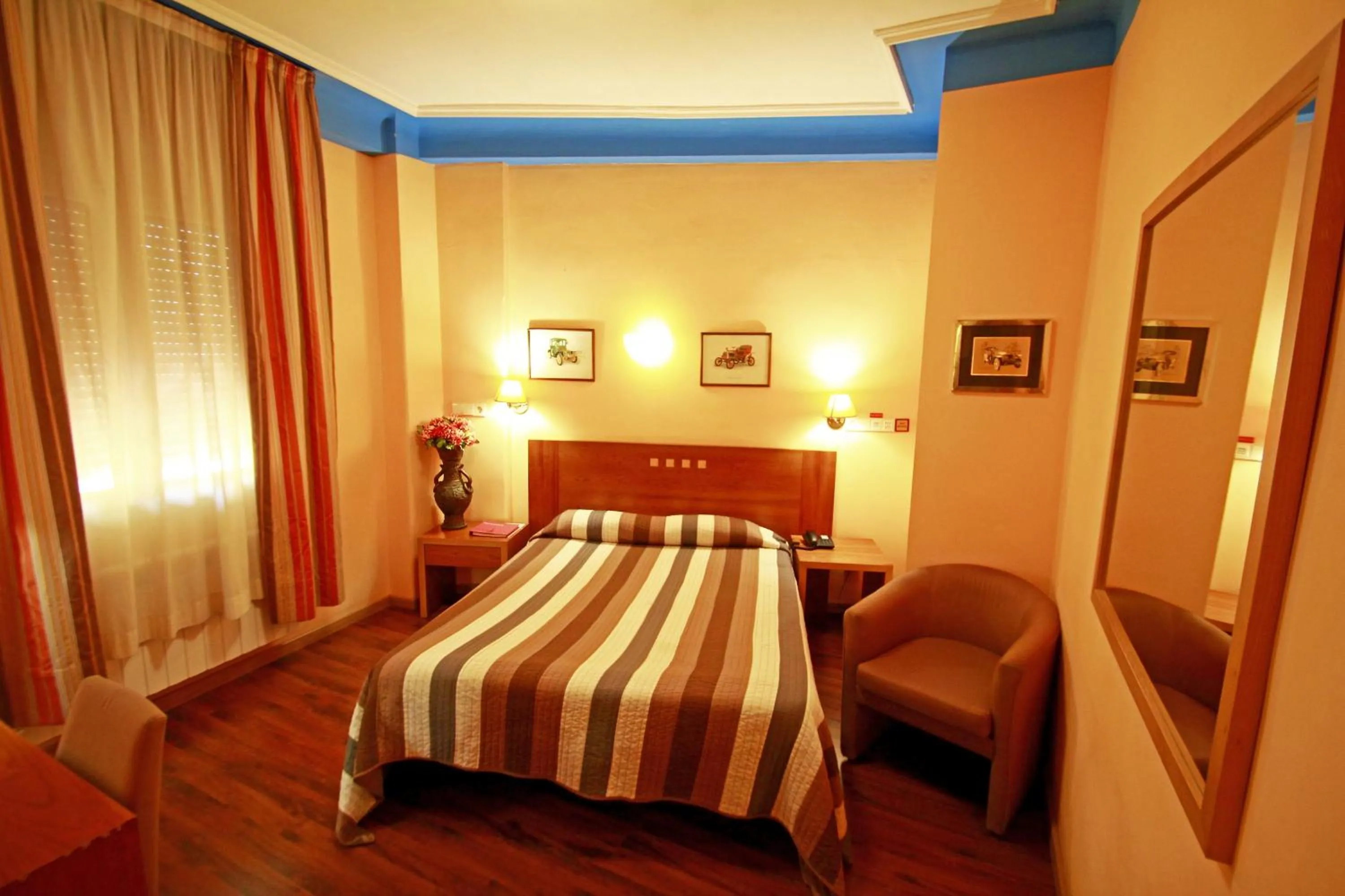 Bedroom, Bed in Hotel Paris Centro