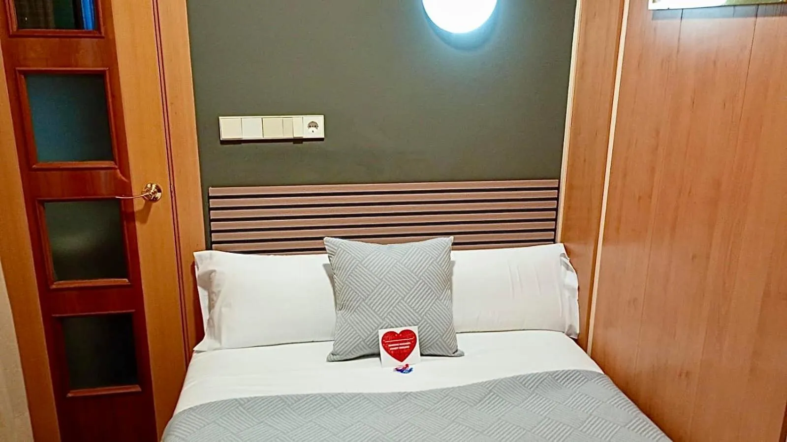 Bed in Hotel Paris Centro