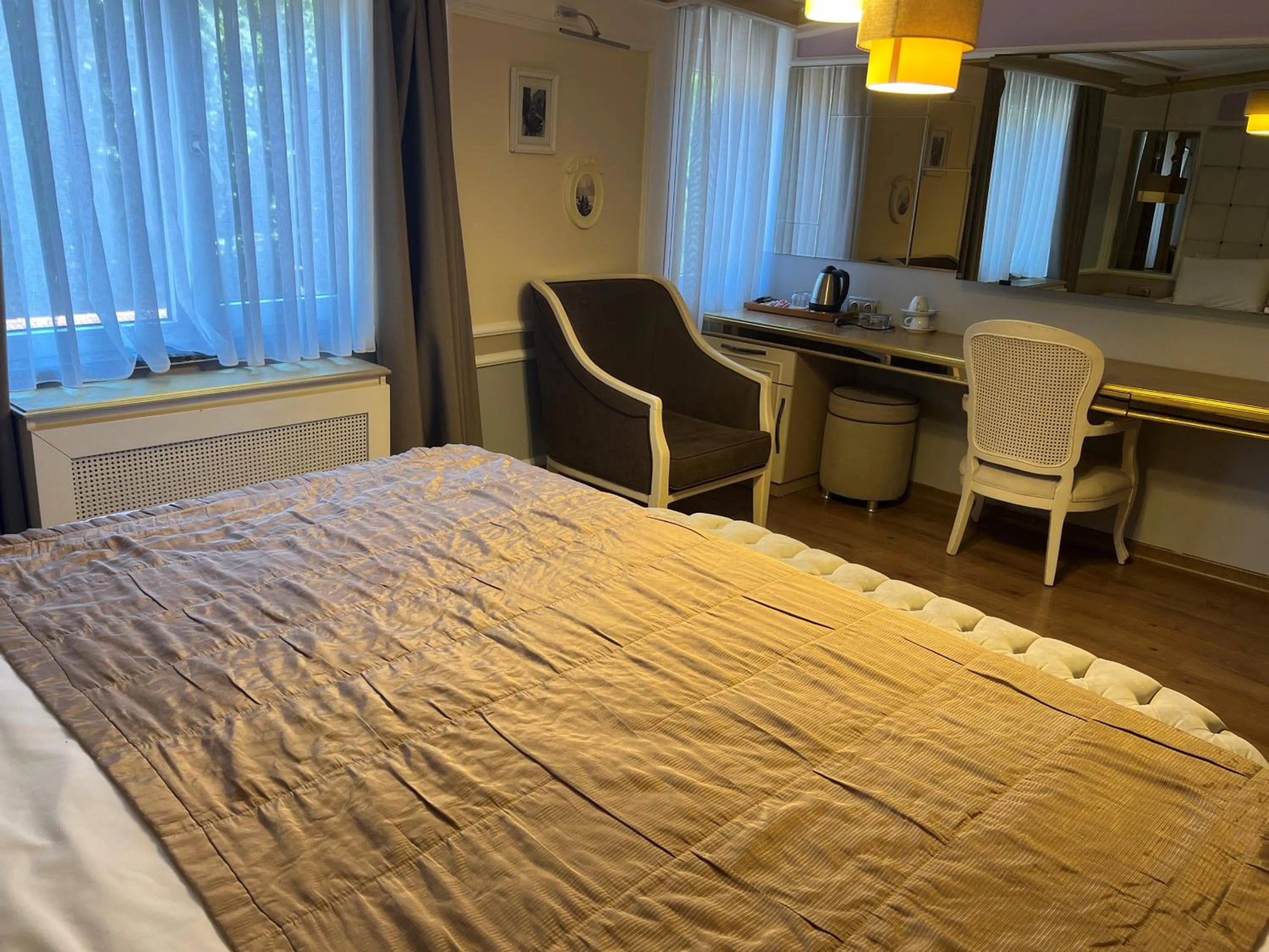 Photo of the whole room, Bed in The Constantine Hotel