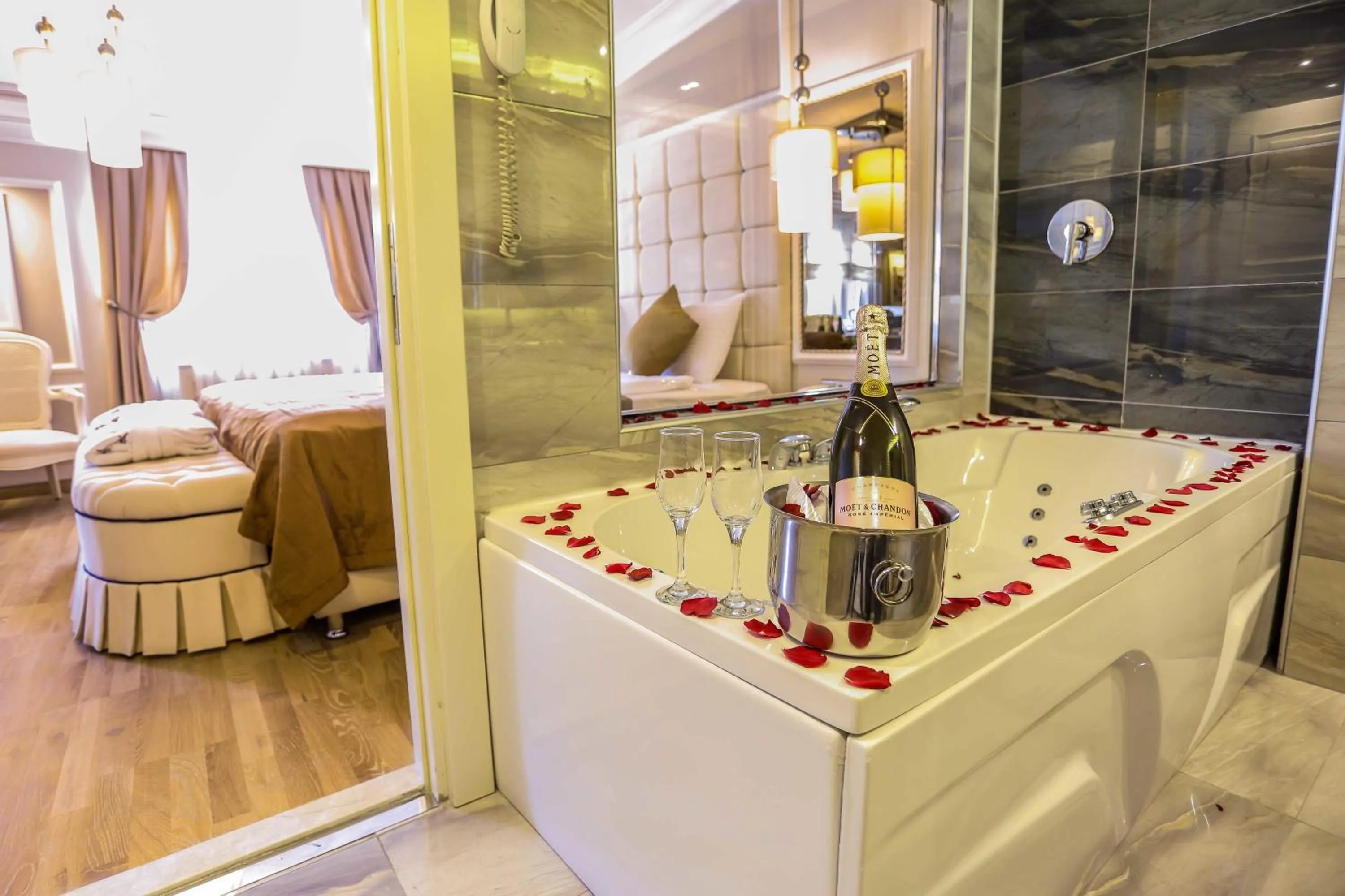 Toilet in The Constantine Hotel