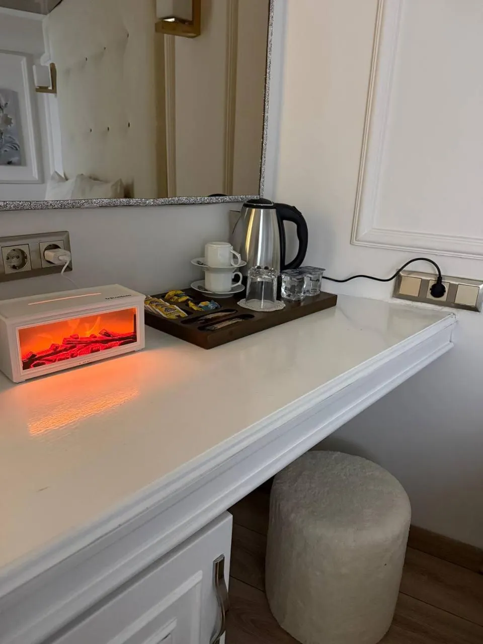 Coffee/tea facilities in The Constantine Hotel