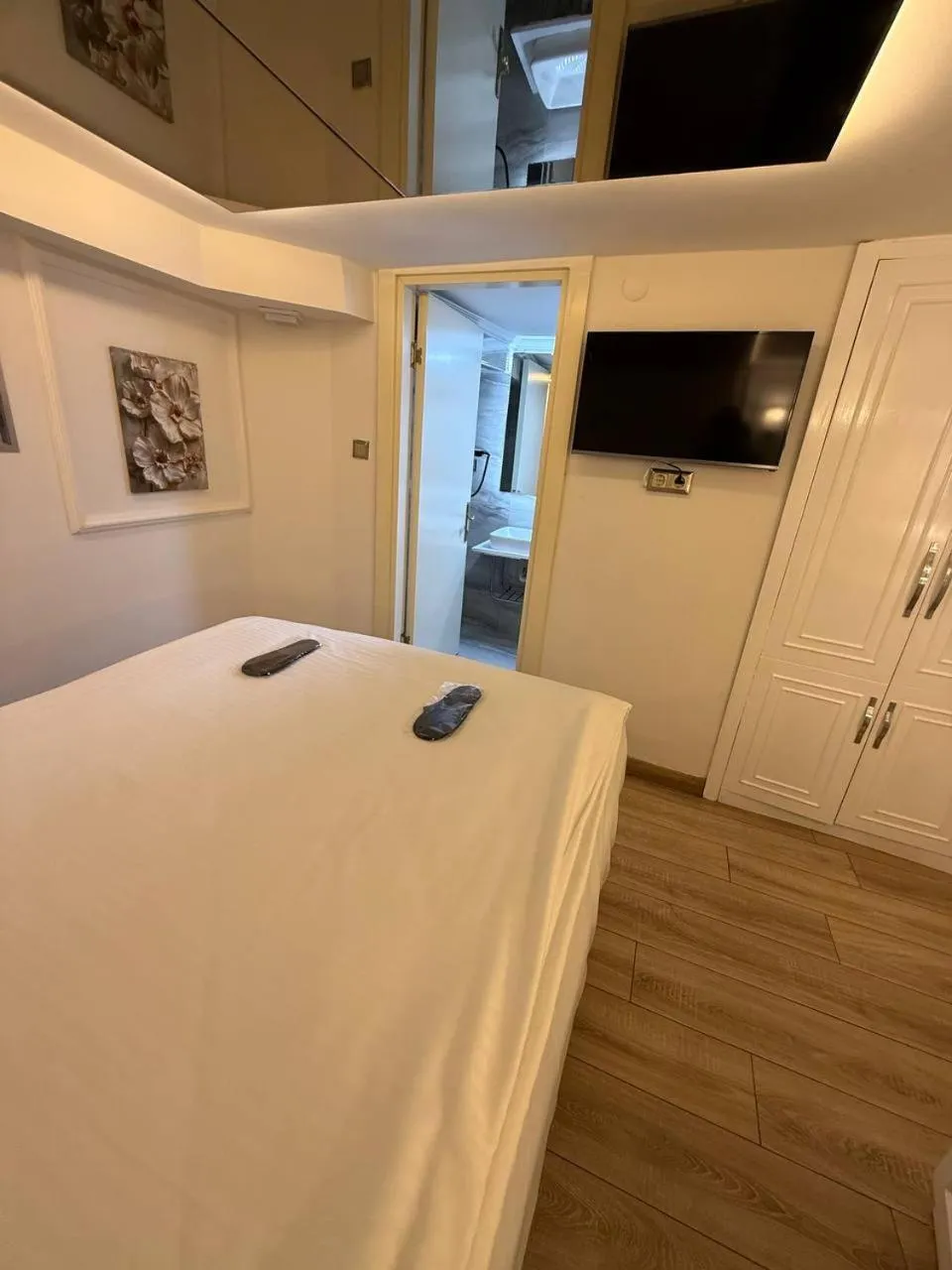 Bed in The Constantine Hotel