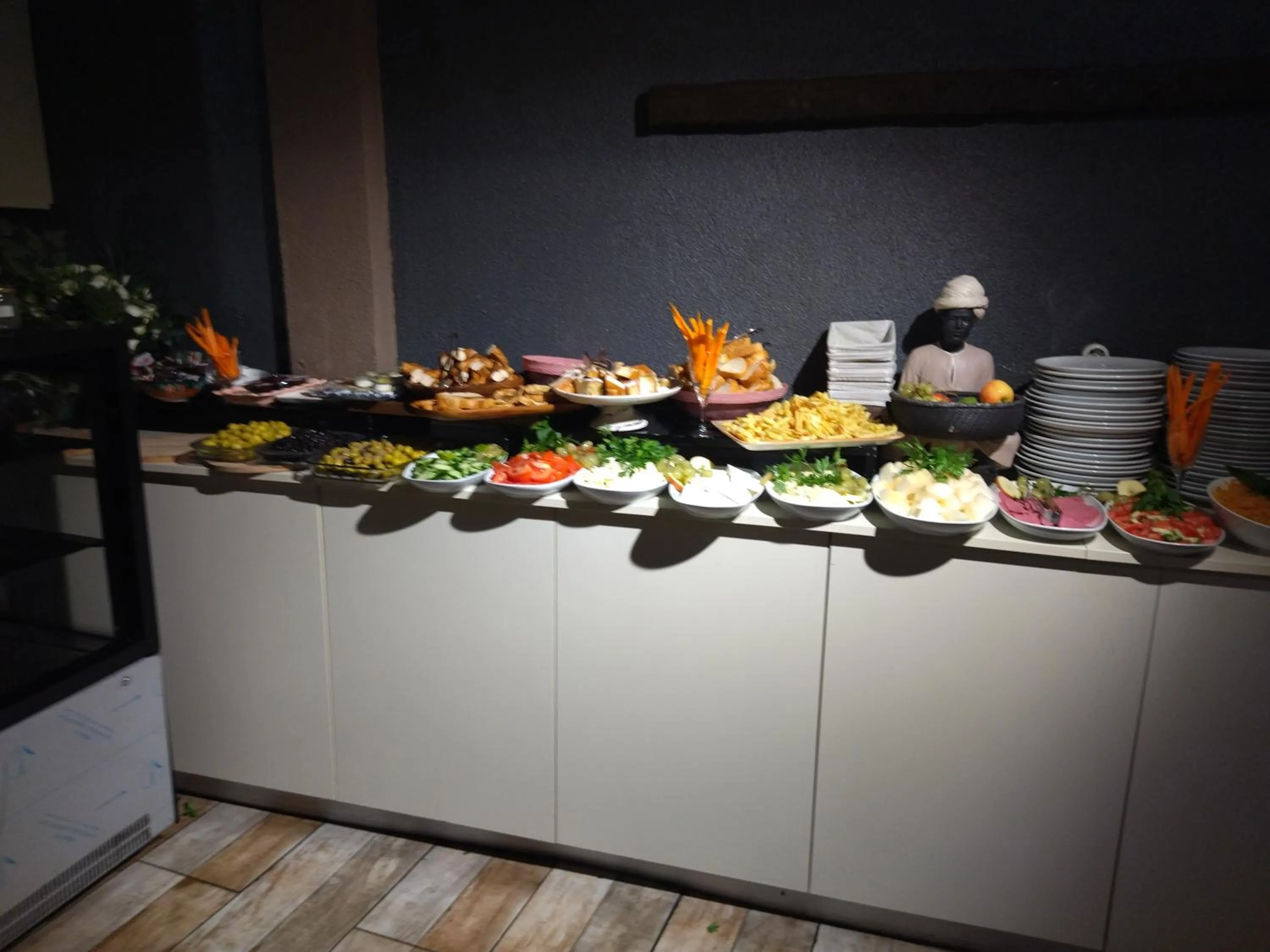 Restaurant/places to eat in The Constantine Hotel