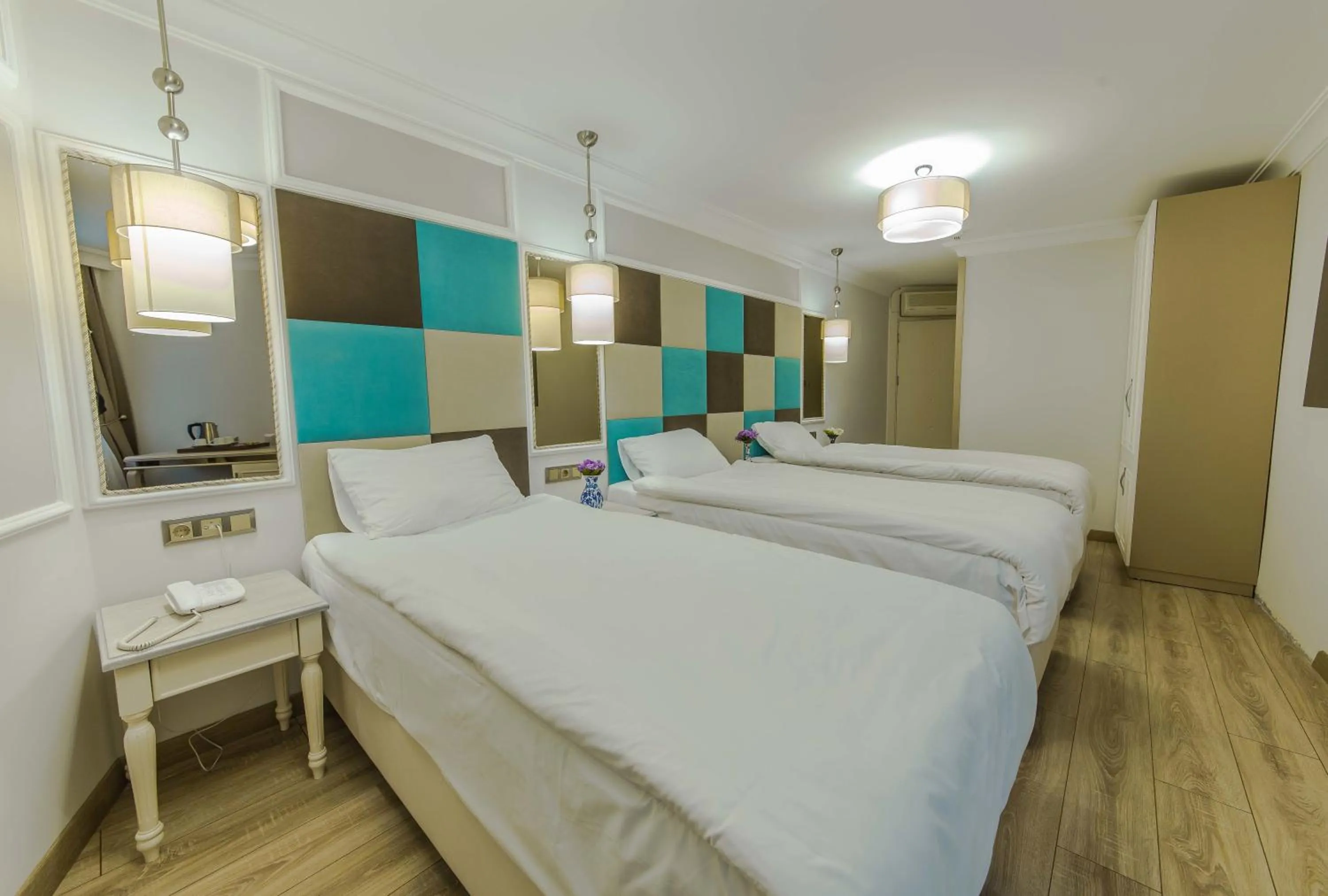 Bathroom, Bed in The Constantine Hotel