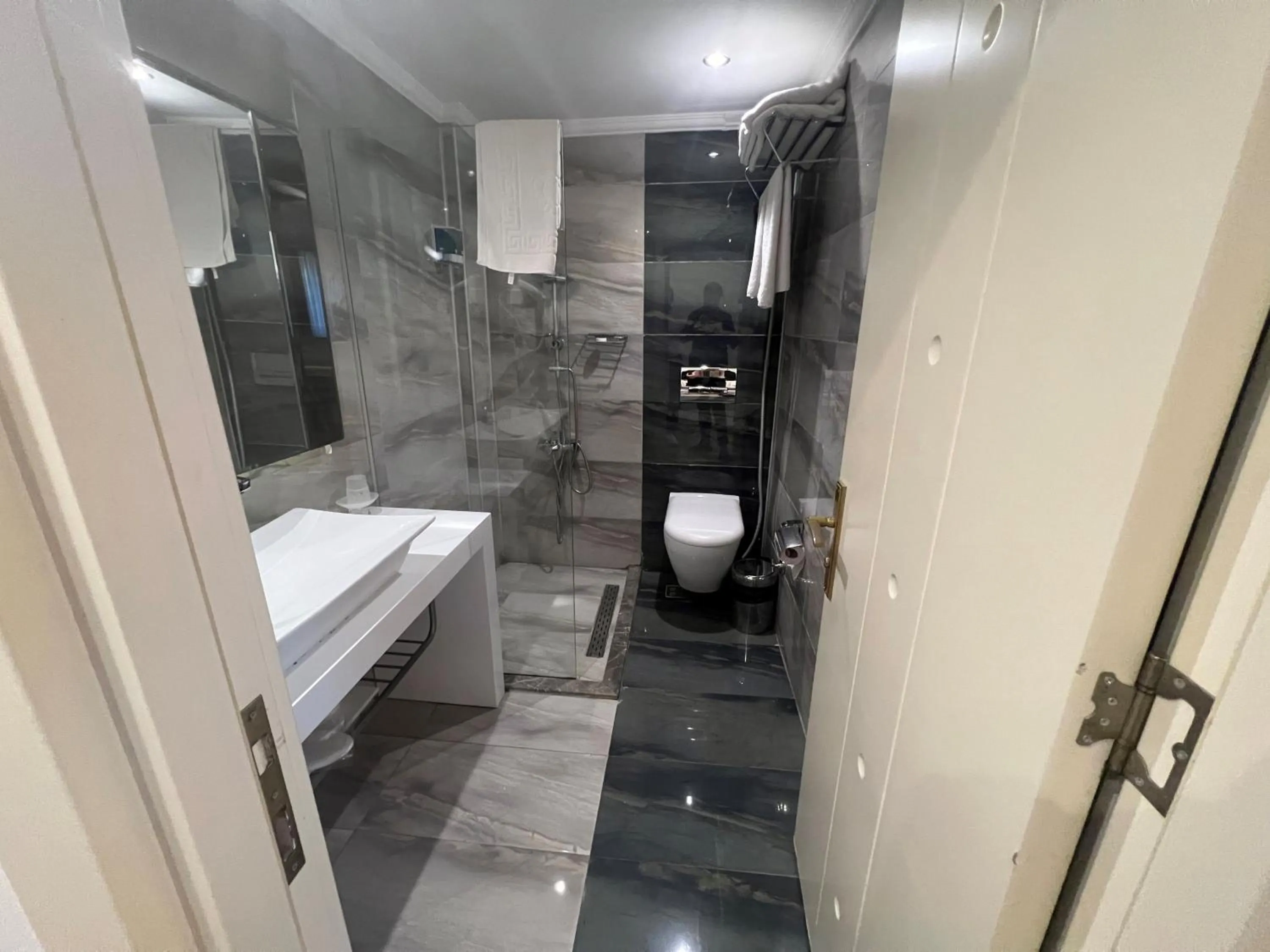 Shower in The Constantine Hotel