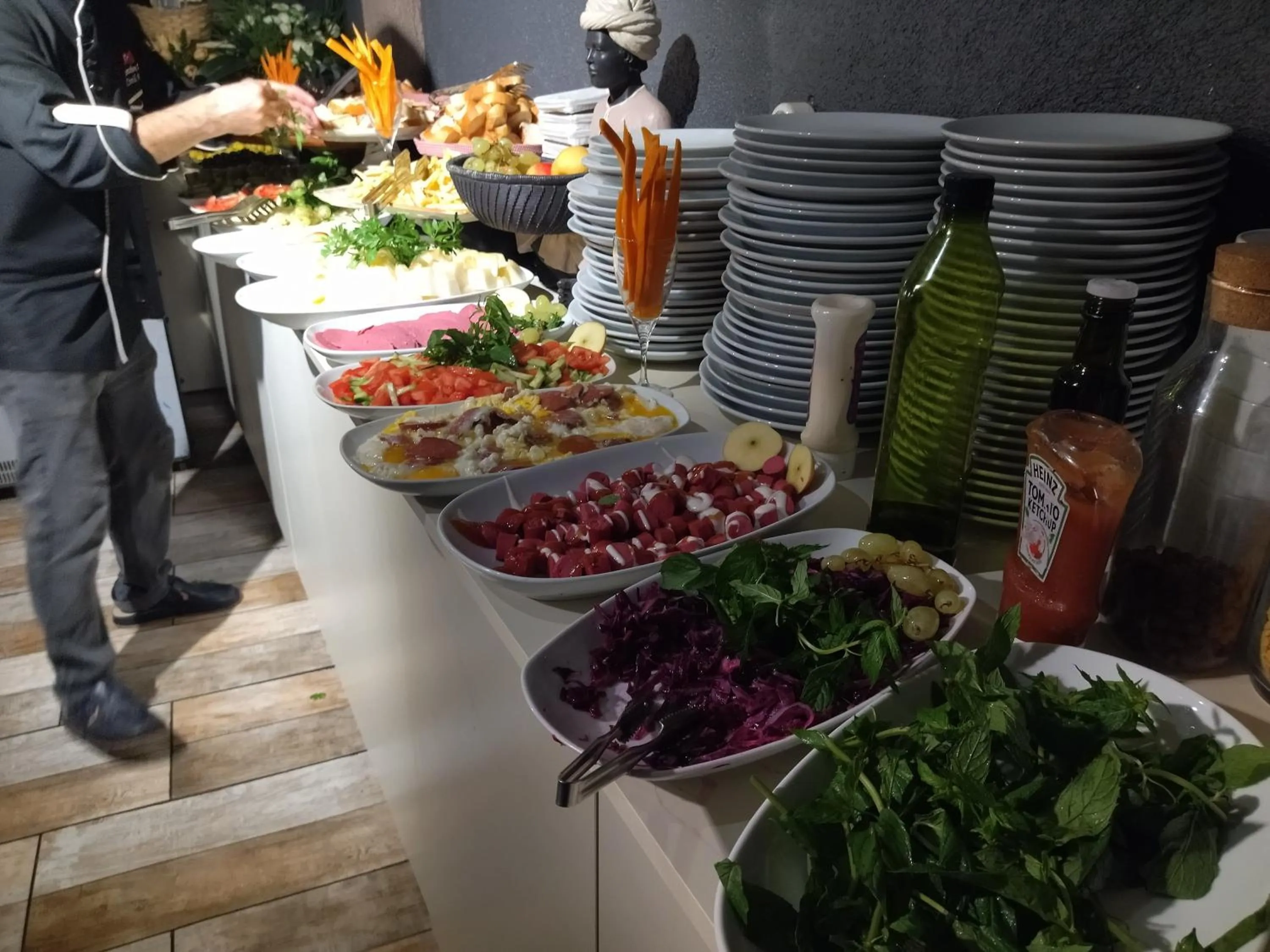 Restaurant/places to eat in The Constantine Hotel