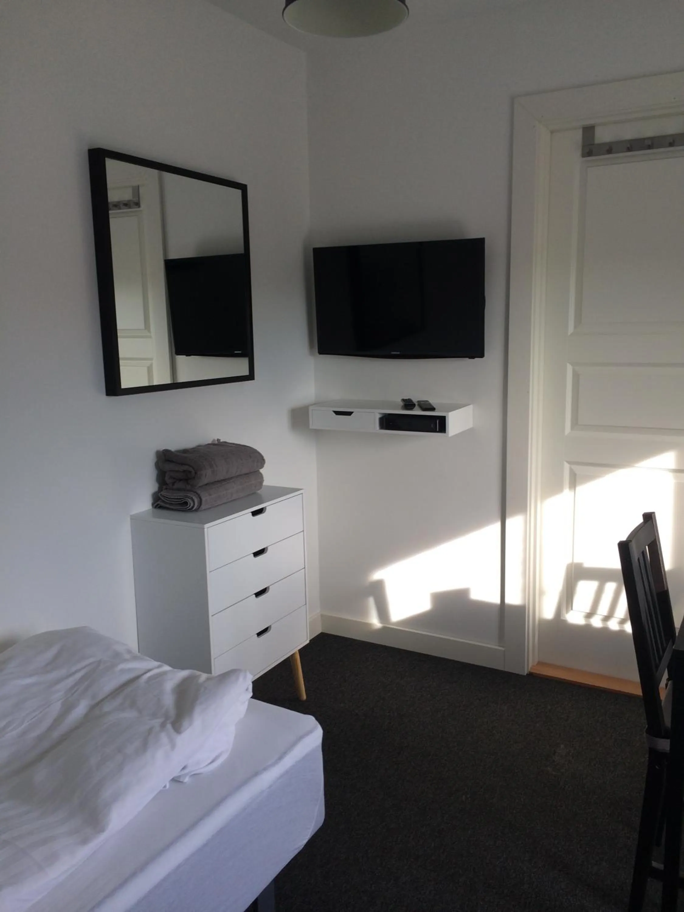 Bedroom, Bed in Close But Quiet