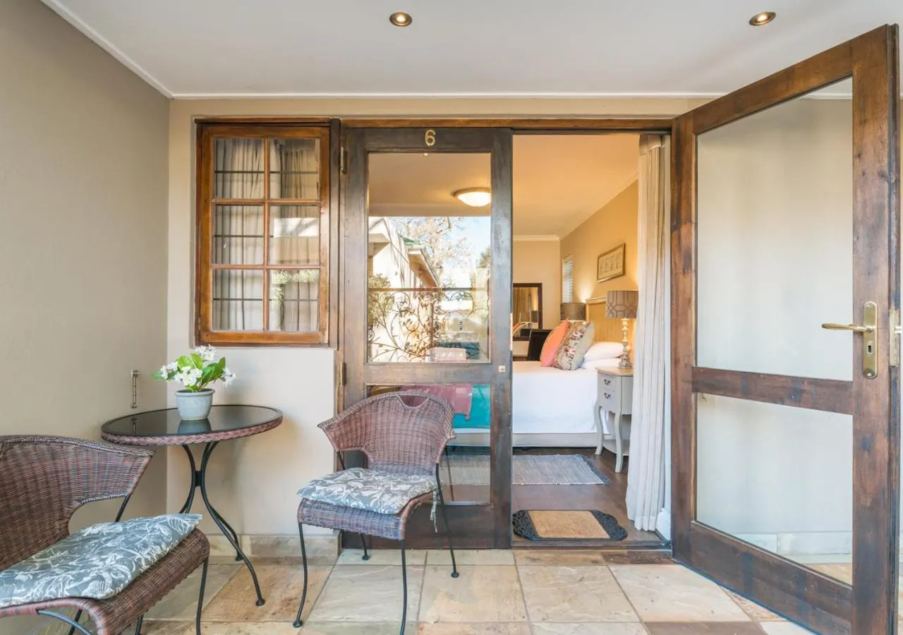 Patio in Caledon 23 Country House