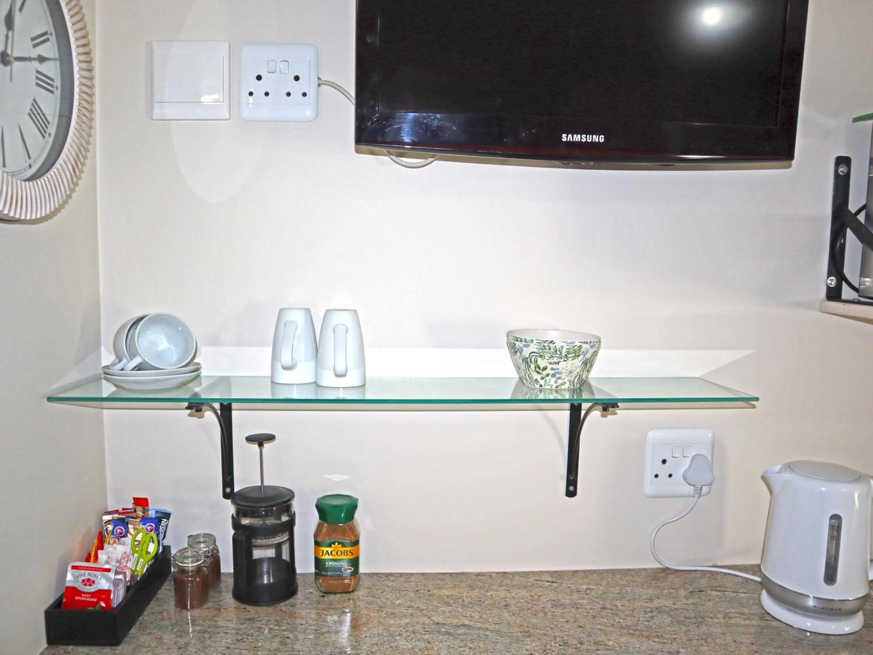 Coffee/tea facilities in Caledon 23 Country House