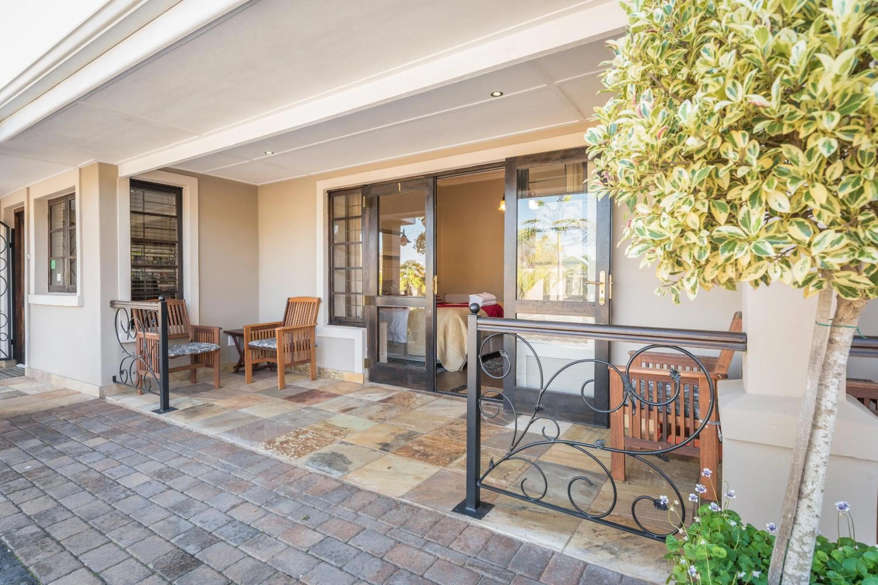 Patio in Caledon 23 Country House