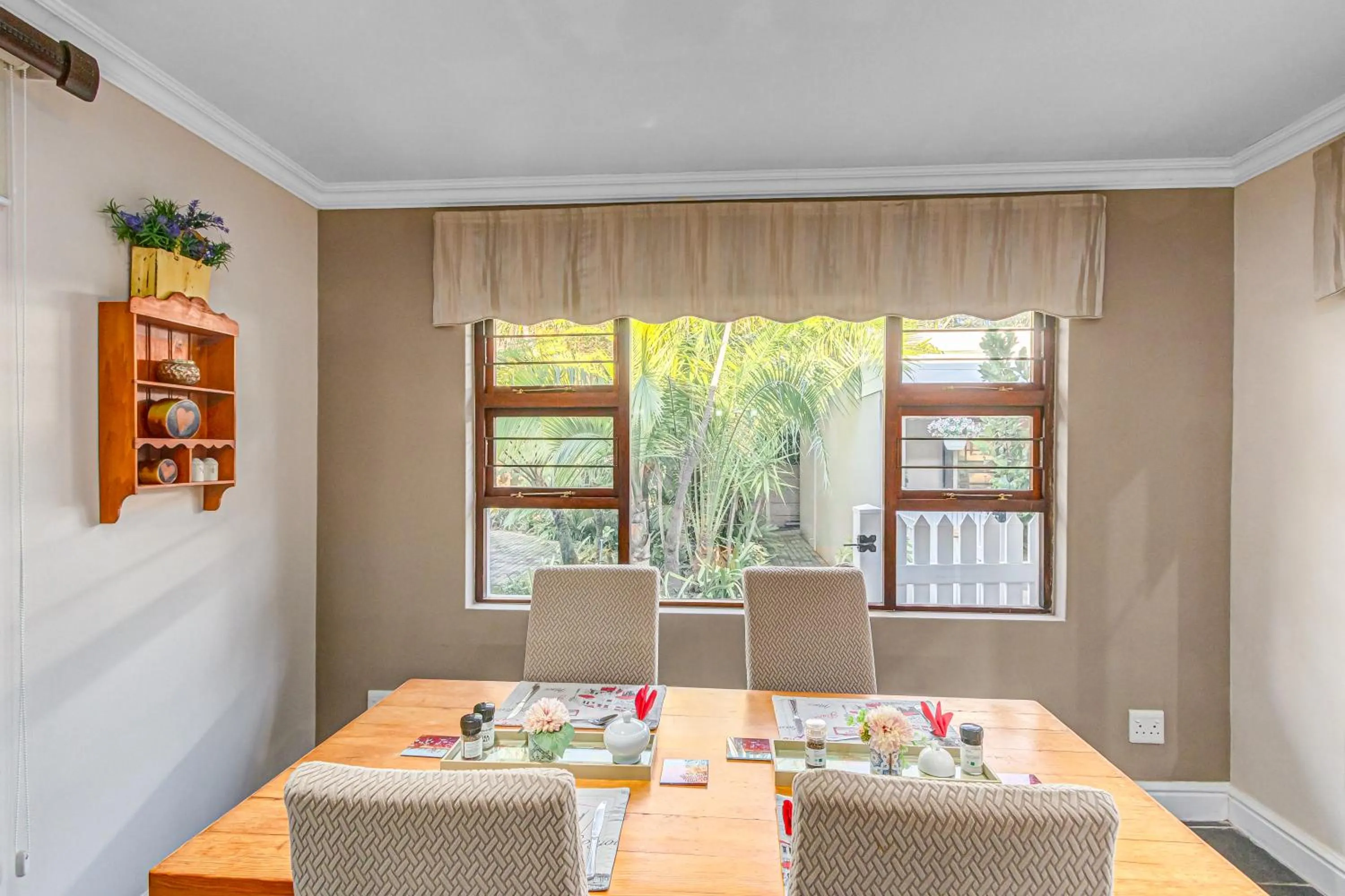 Dining area in Caledon 23 Guest House