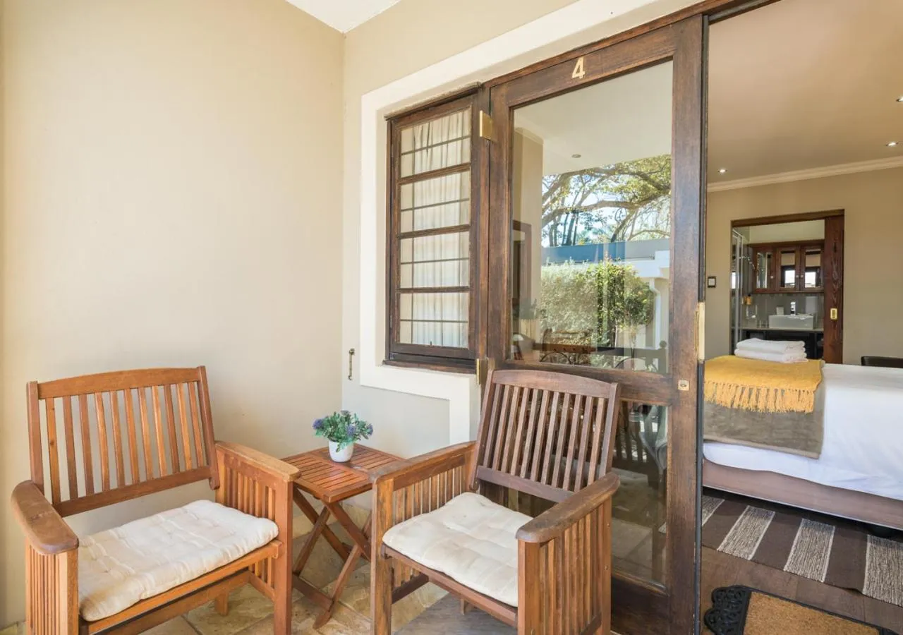 Patio in Caledon 23 Country House