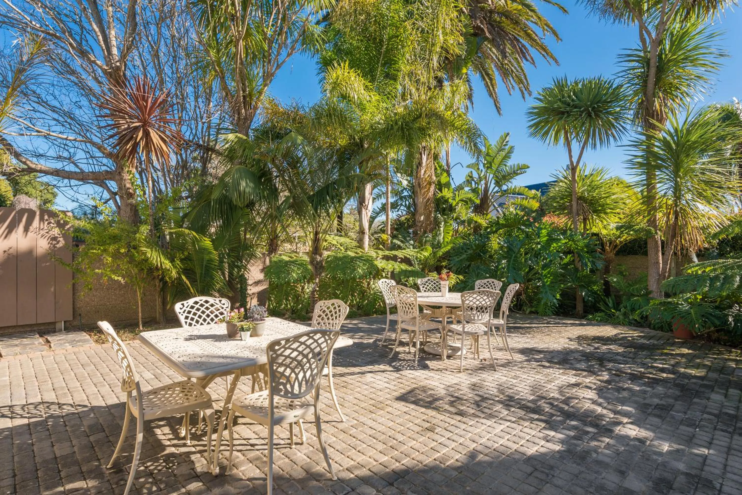 Dining area in Caledon 23 Country House
