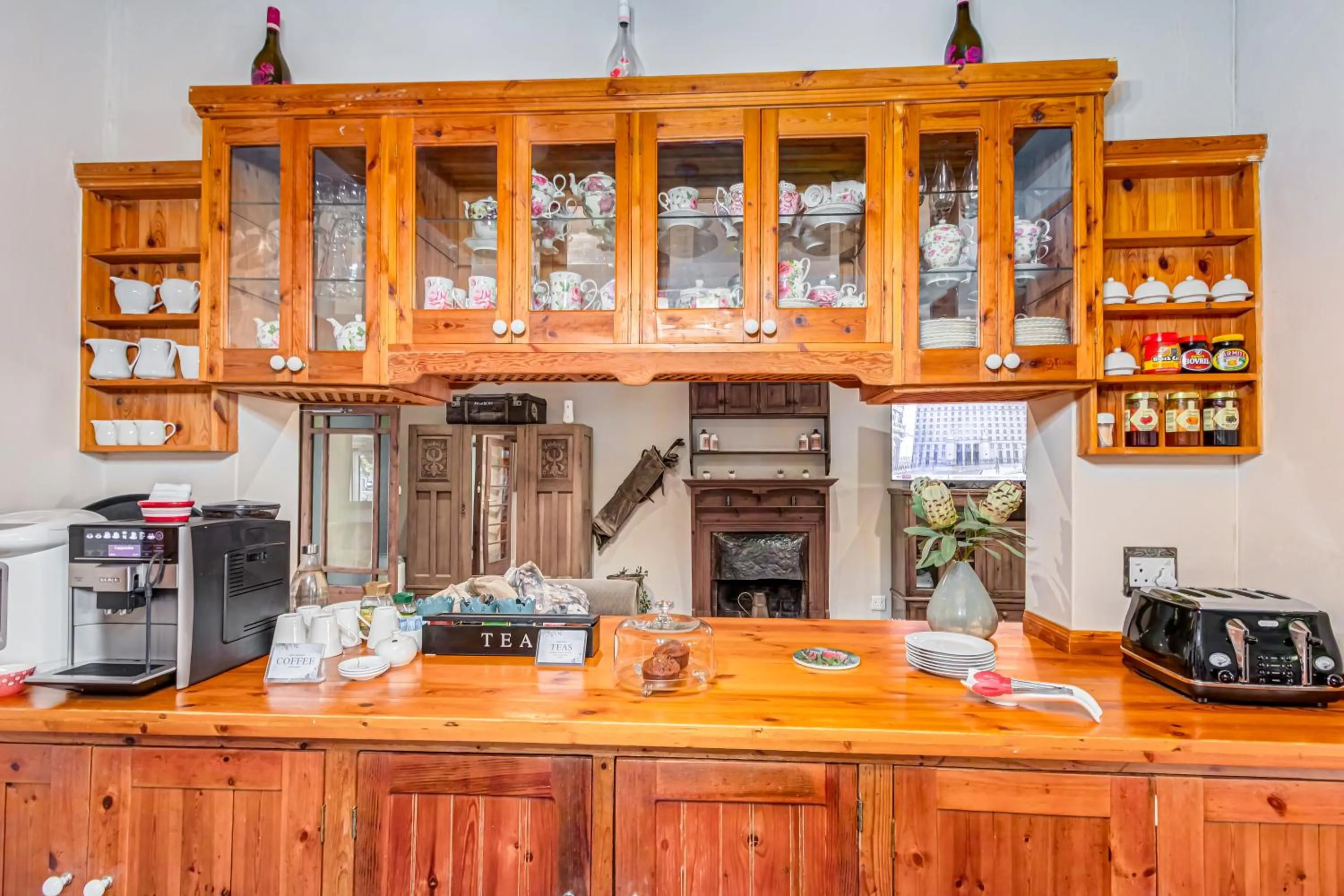 Coffee/tea facilities in Caledon 23 Guest House