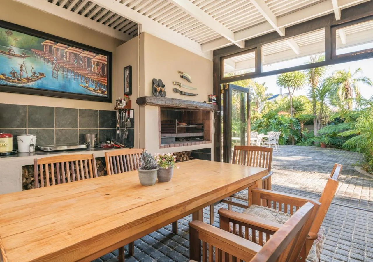 Property building in Caledon 23 Country House