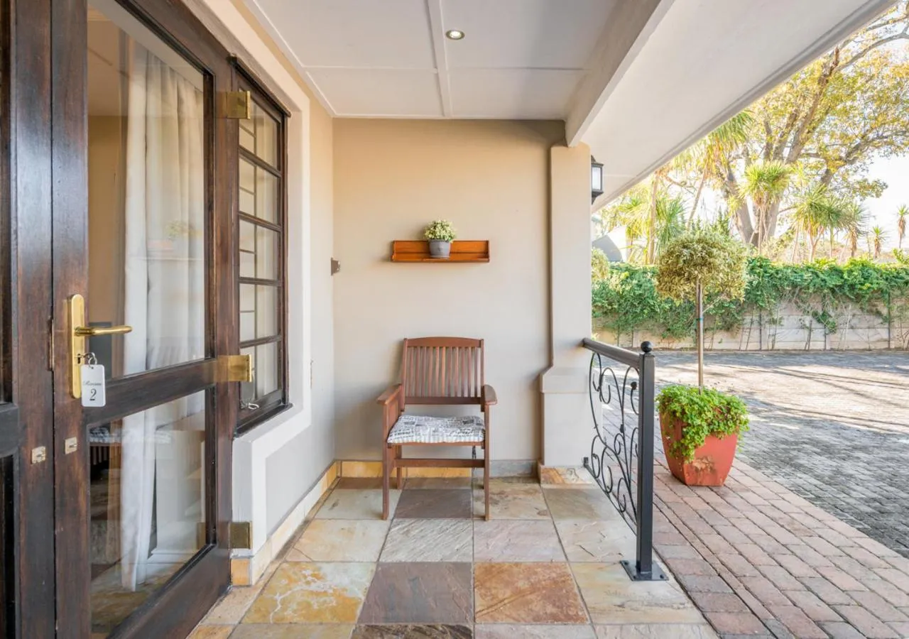 Patio in Caledon 23 Country House