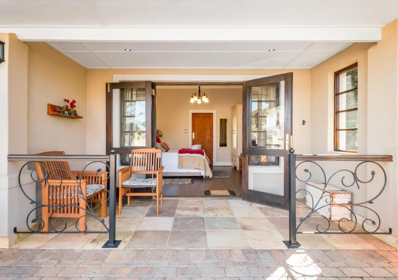 Patio in Caledon 23 Country House