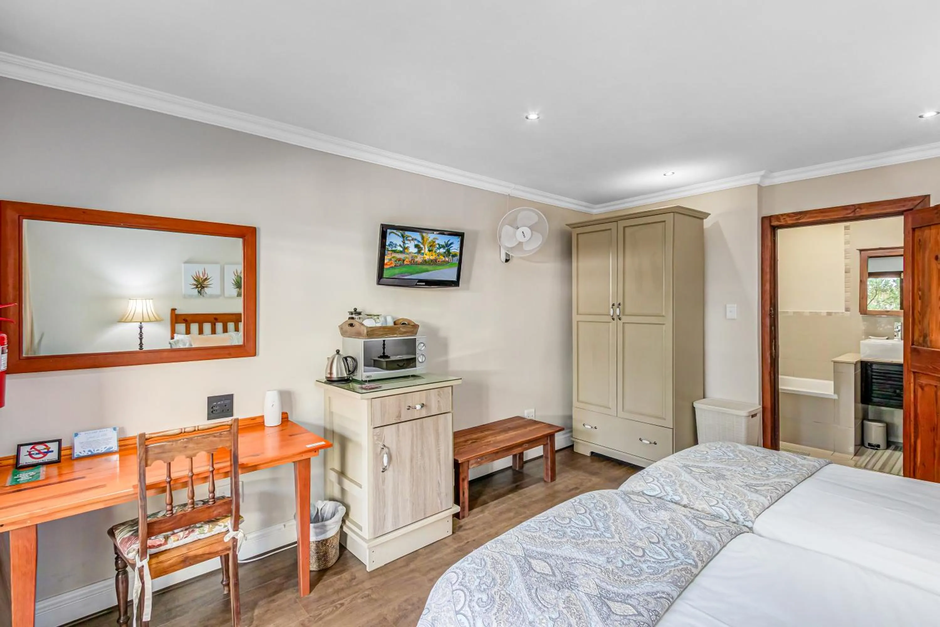 Bedroom, Bed in Caledon 23 Guest House