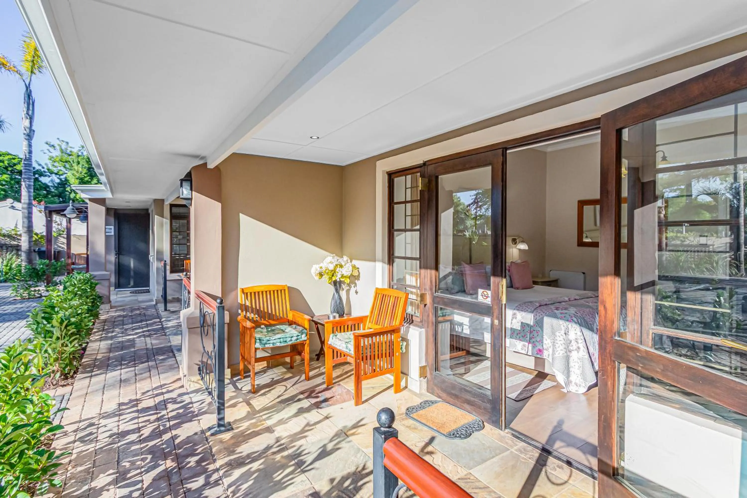 Patio in Caledon 23 Guest House