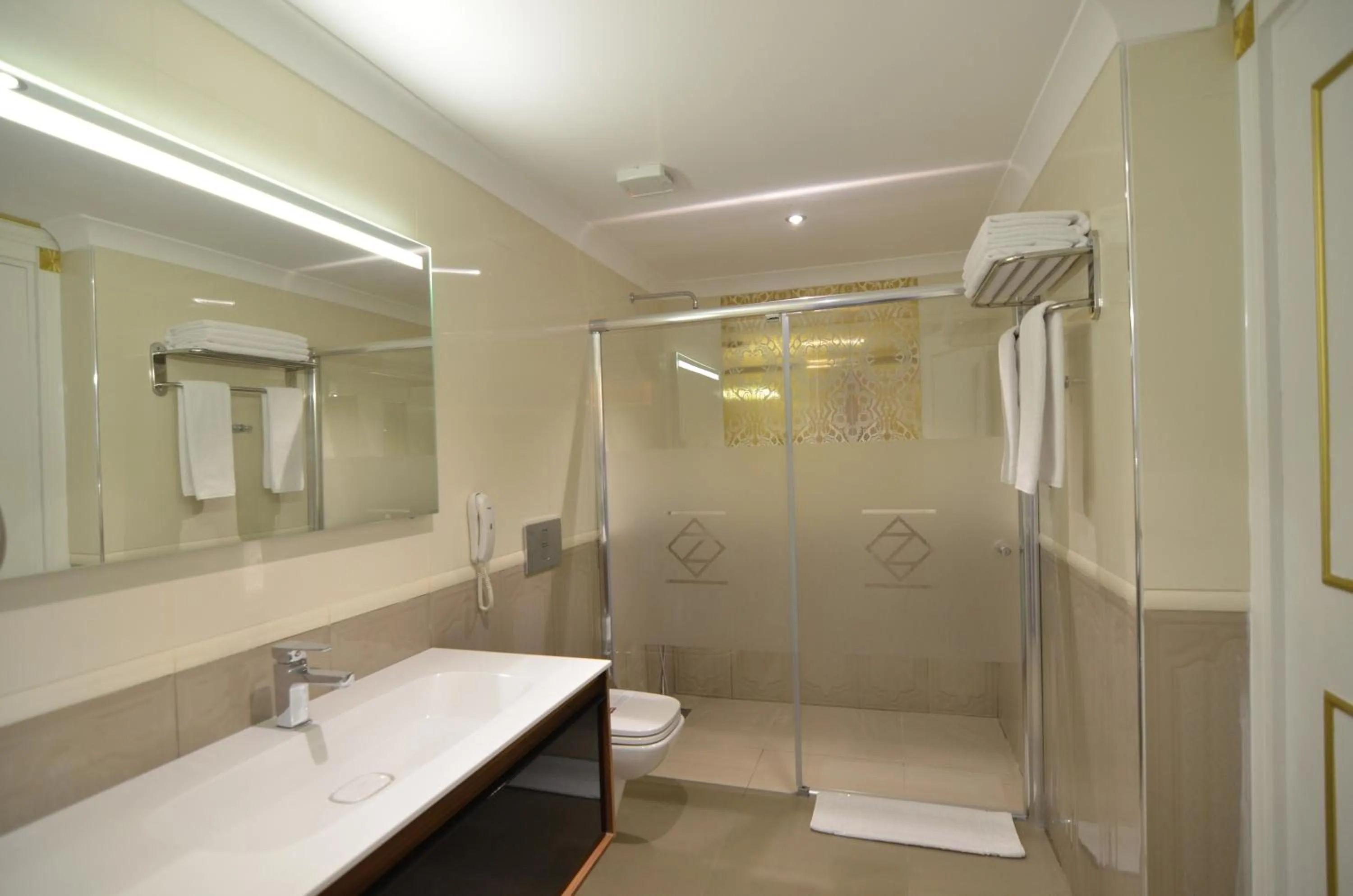 Bathroom in Azka Hotel