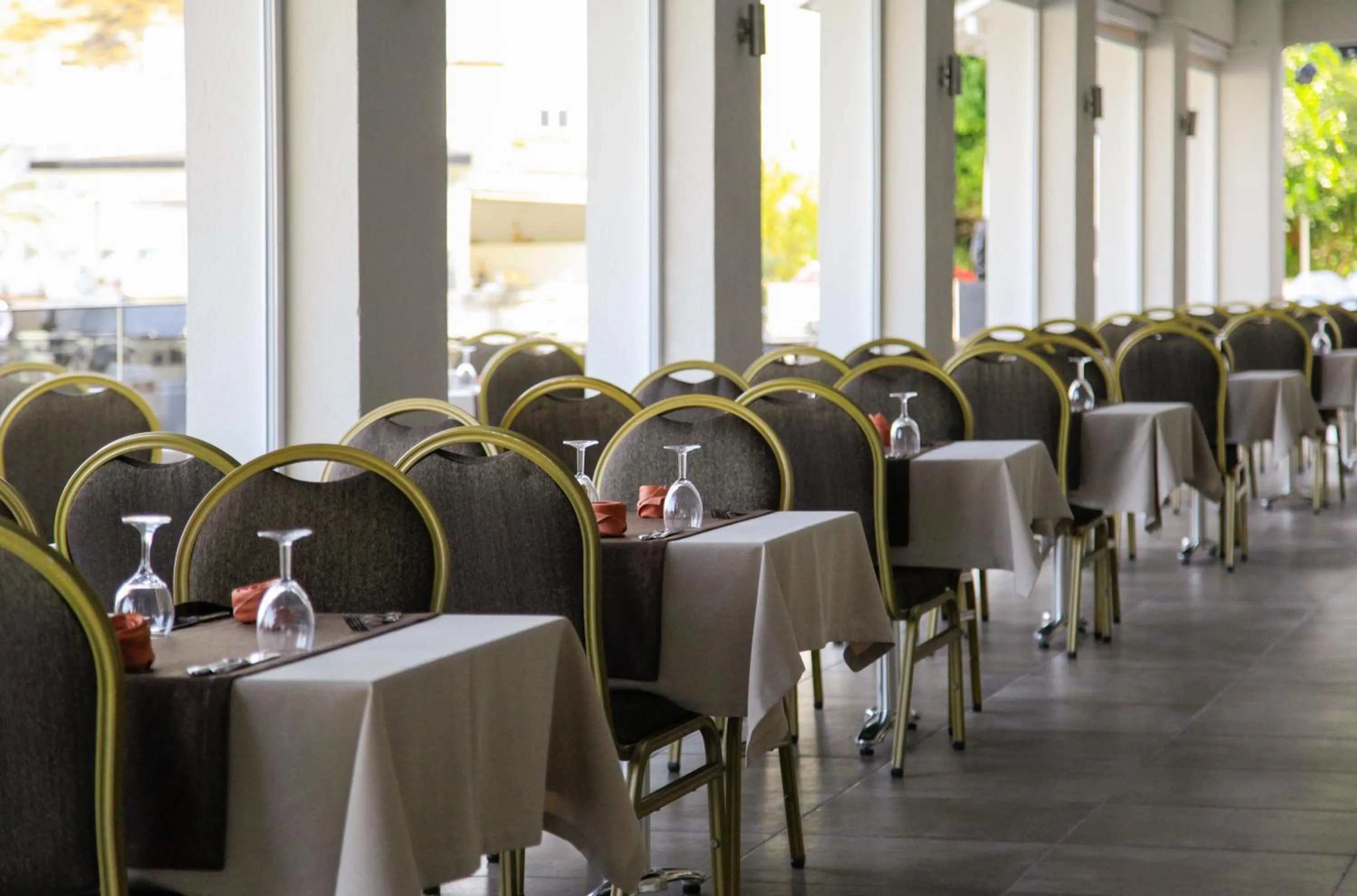 Restaurant/places to eat in Azka Hotel