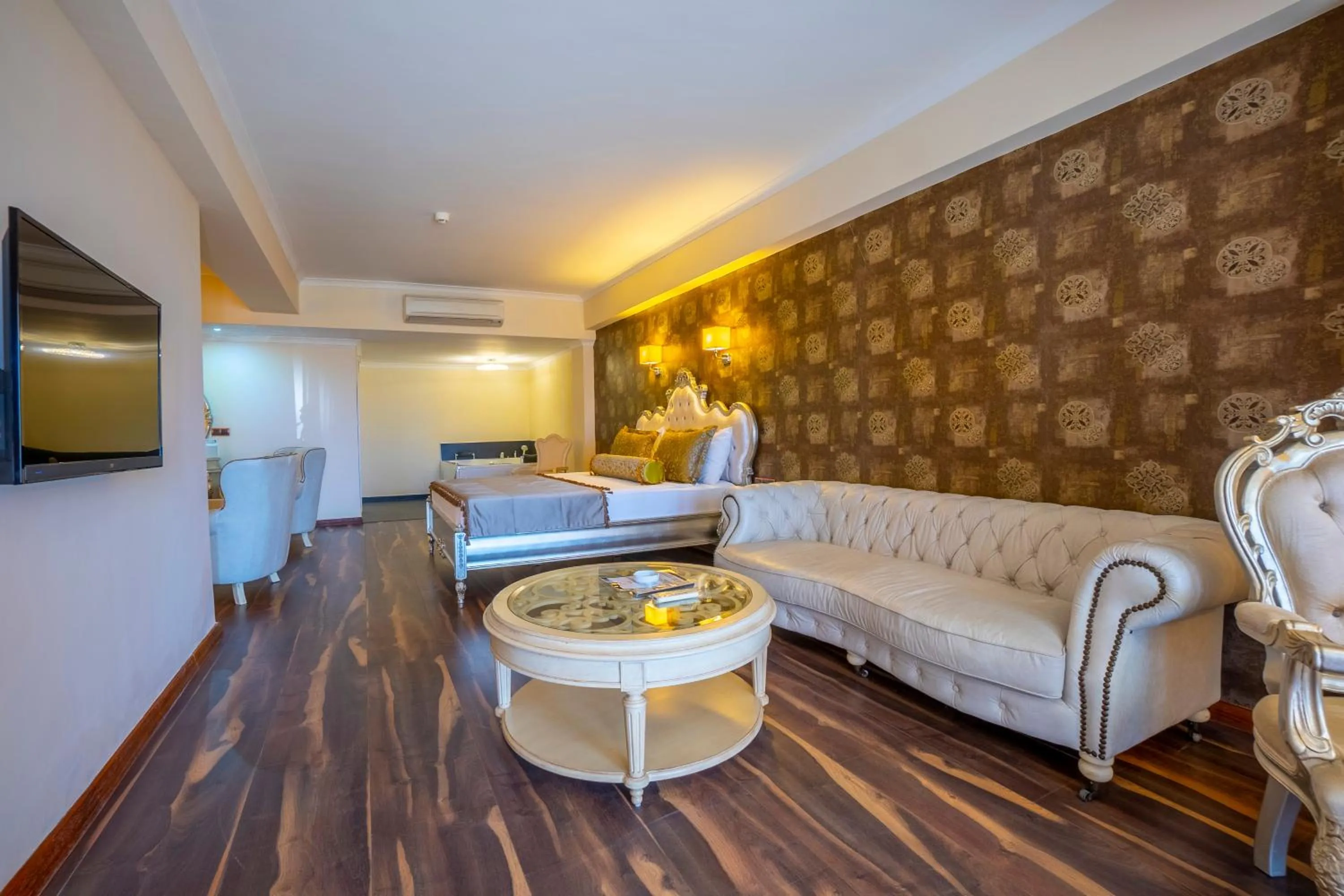 Photo of the whole room in Azka Hotel