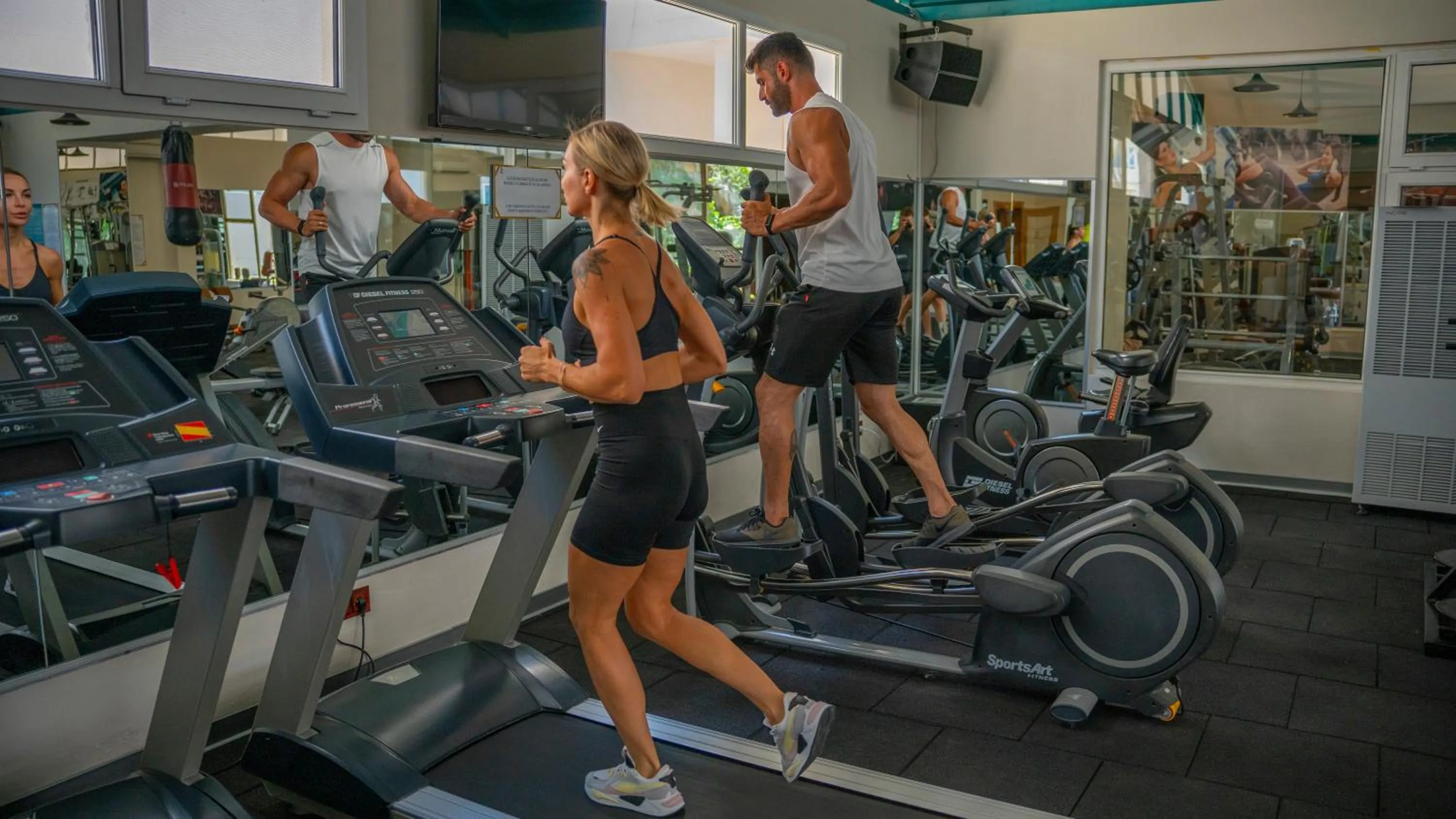 Fitness centre/facilities in Azka Hotel