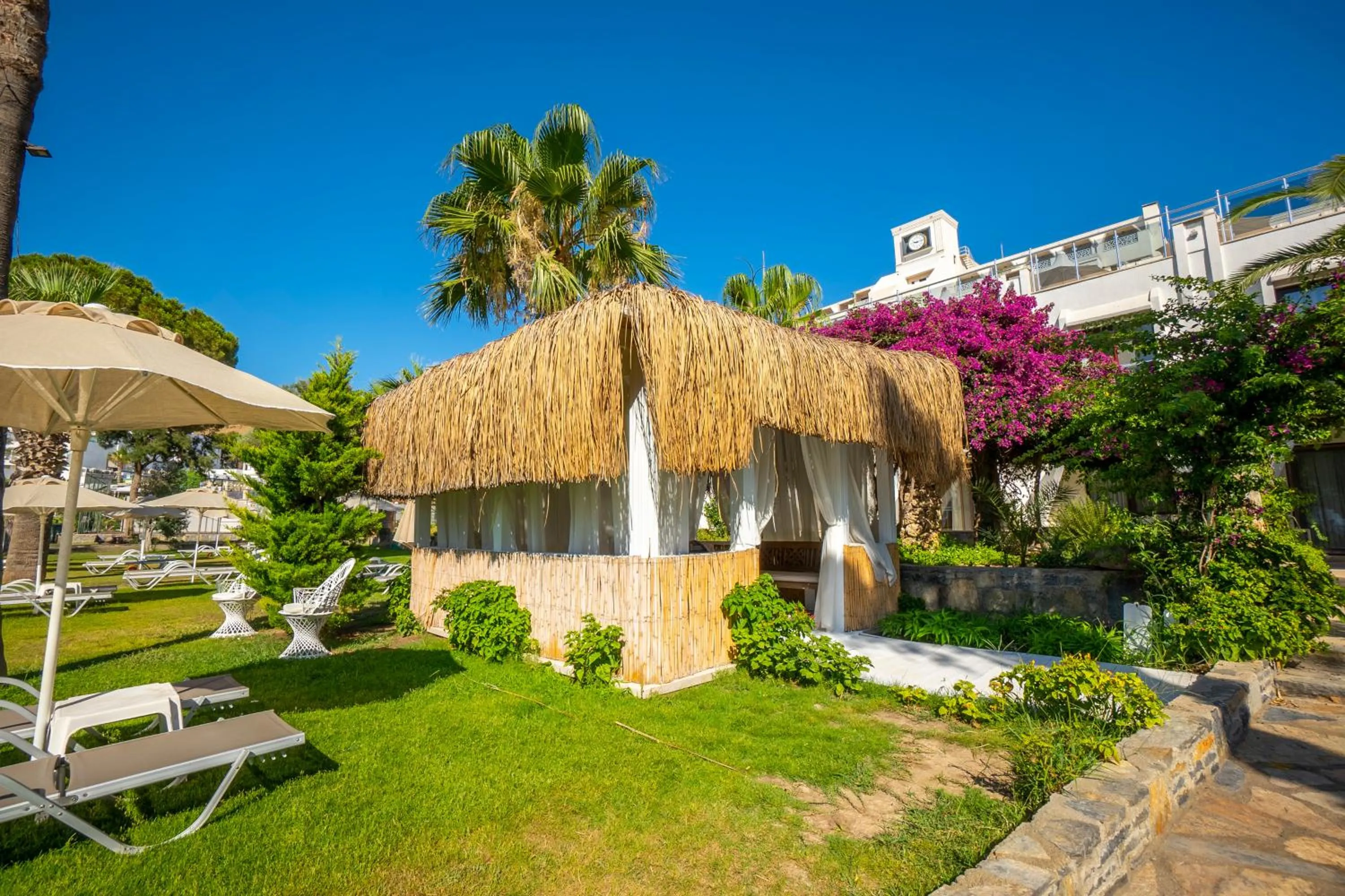 Garden in Azka Hotel