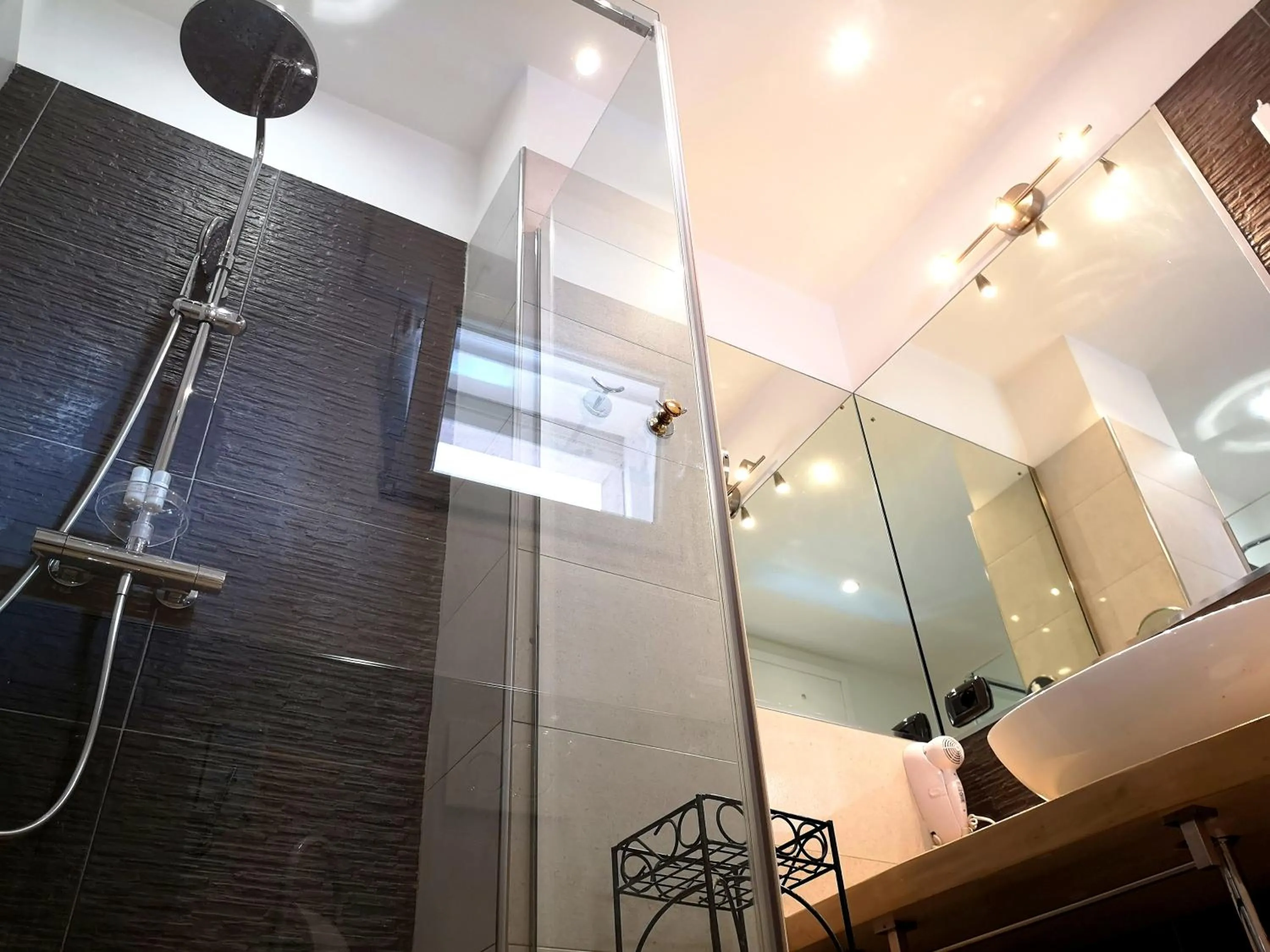 Shower in Attico Barocco