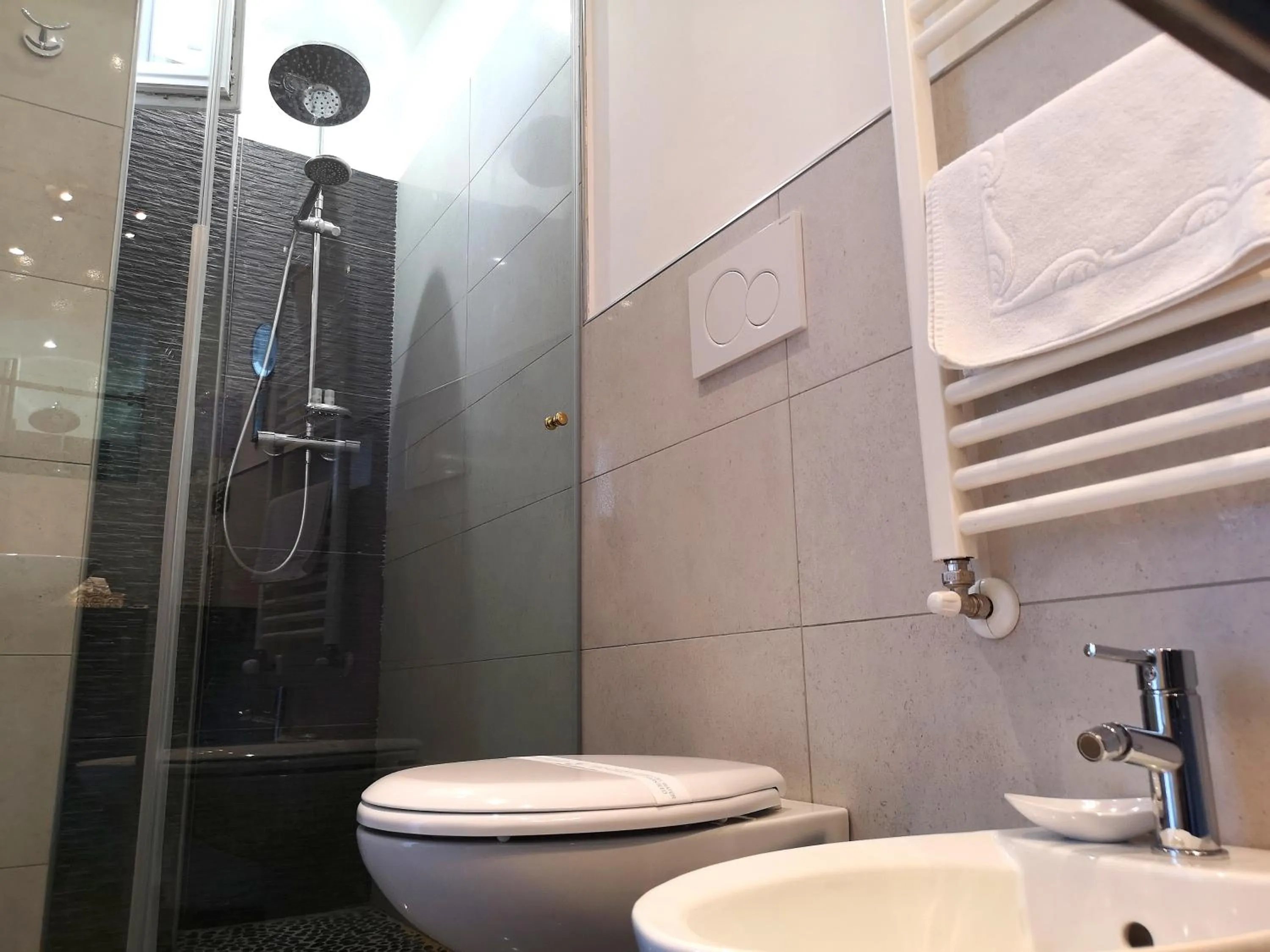 Shower in Attico Barocco