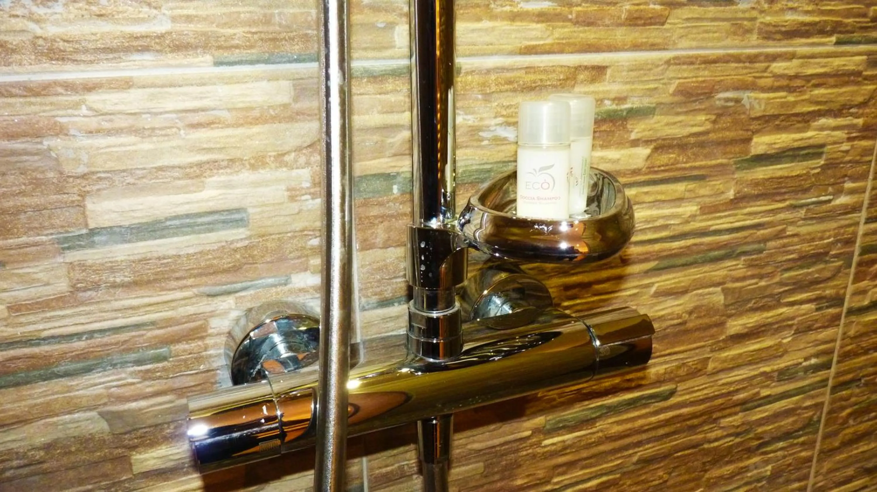 Shower in Attico Barocco