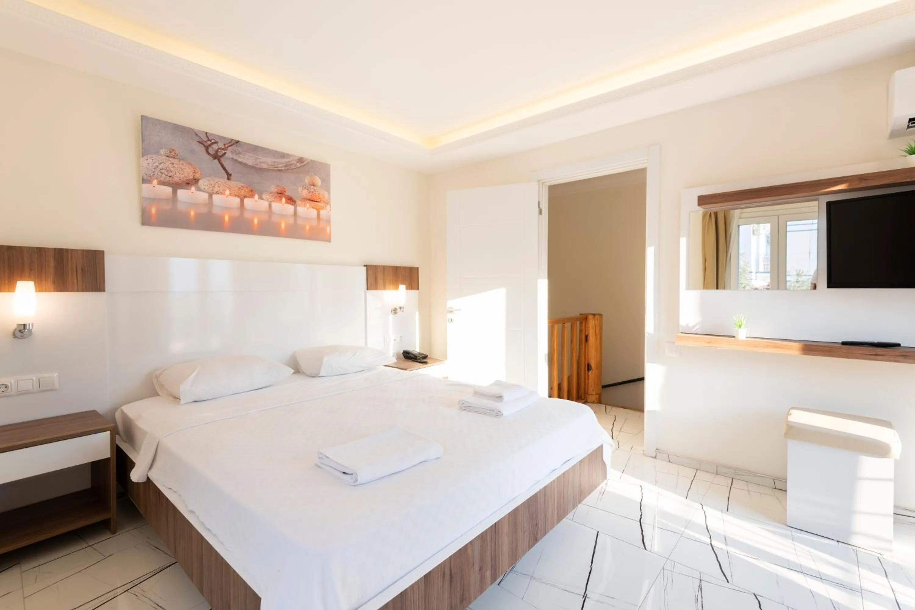 Photo of the whole room, Bed in Soothe Hotel