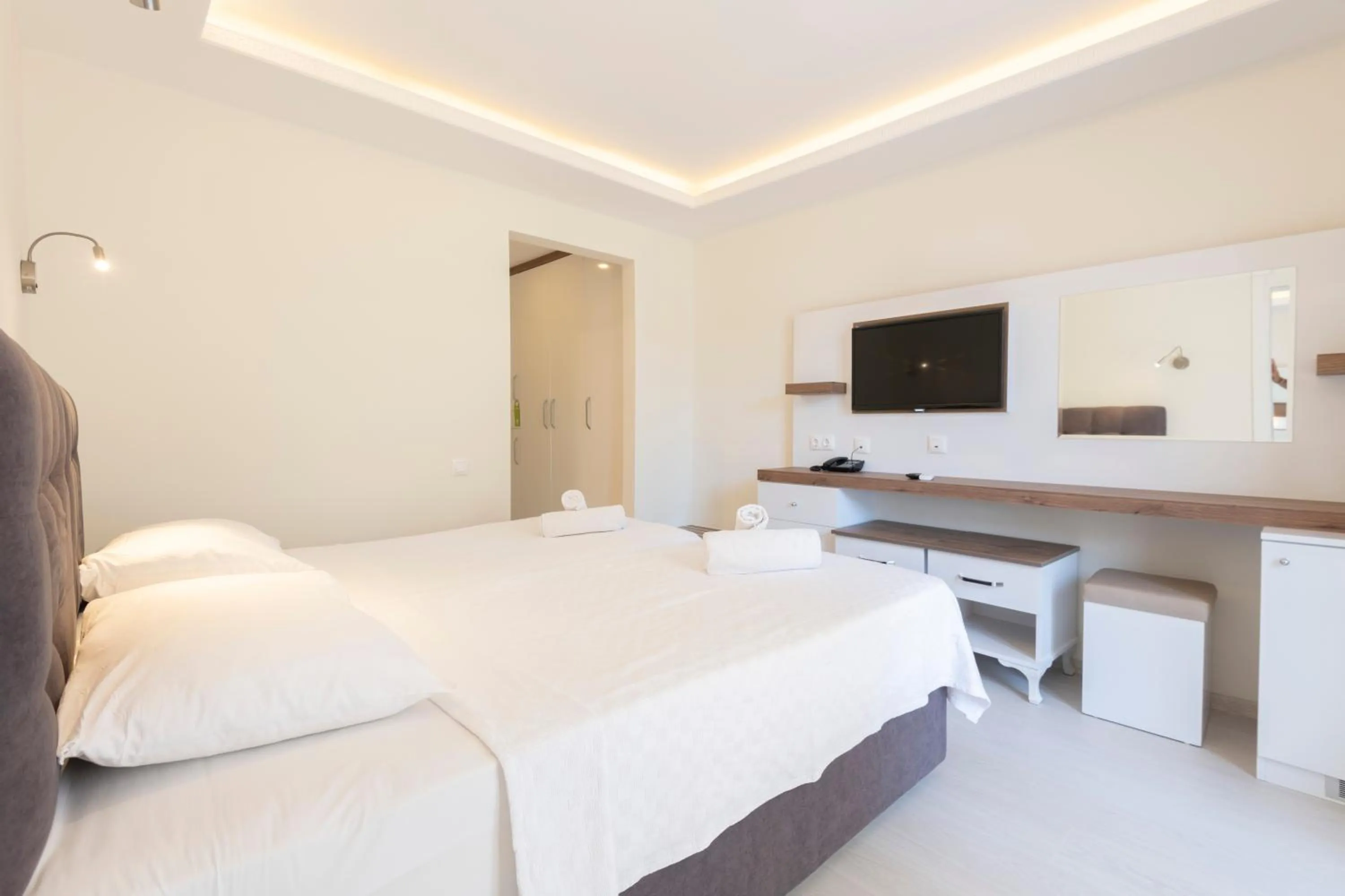 Photo of the whole room, Bed in Soothe Hotel