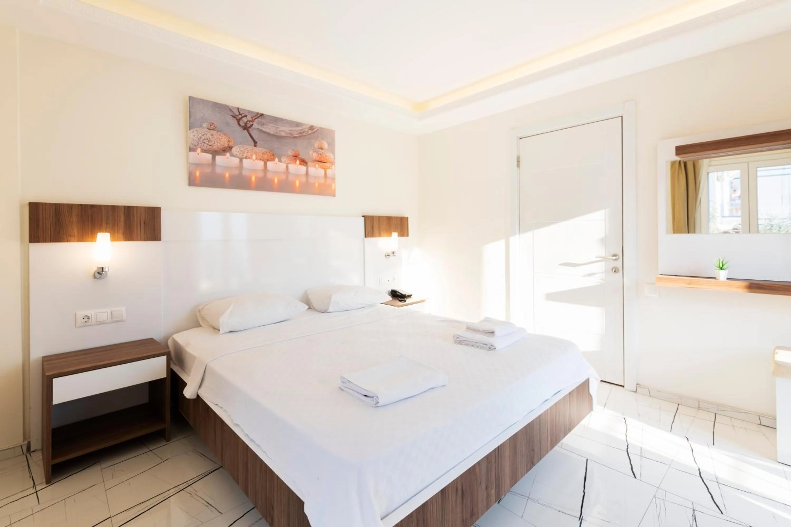 Photo of the whole room, Bed in Soothe Hotel