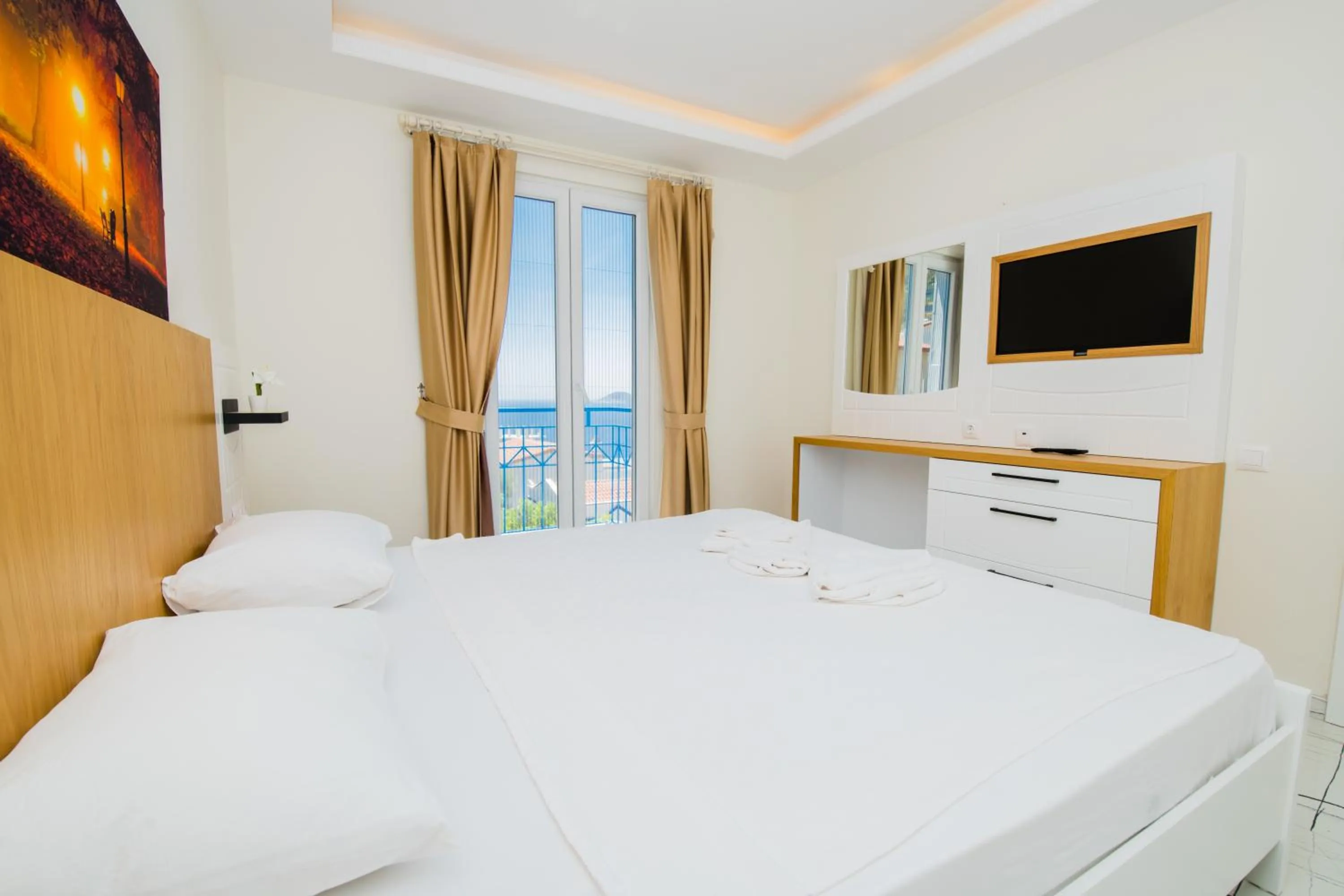 Bedroom, Bed in Soothe Hotel