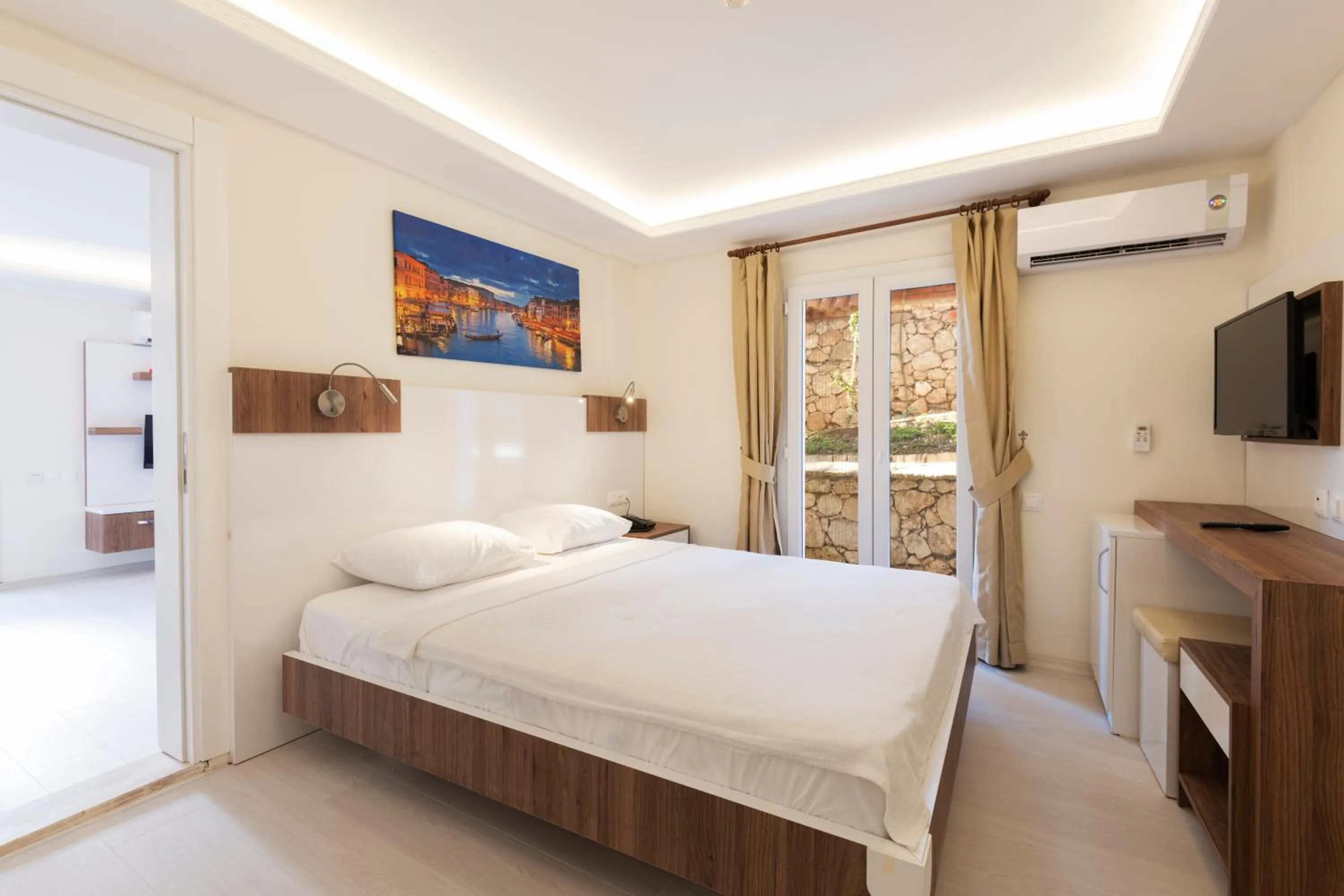 Photo of the whole room, Bed in Soothe Hotel