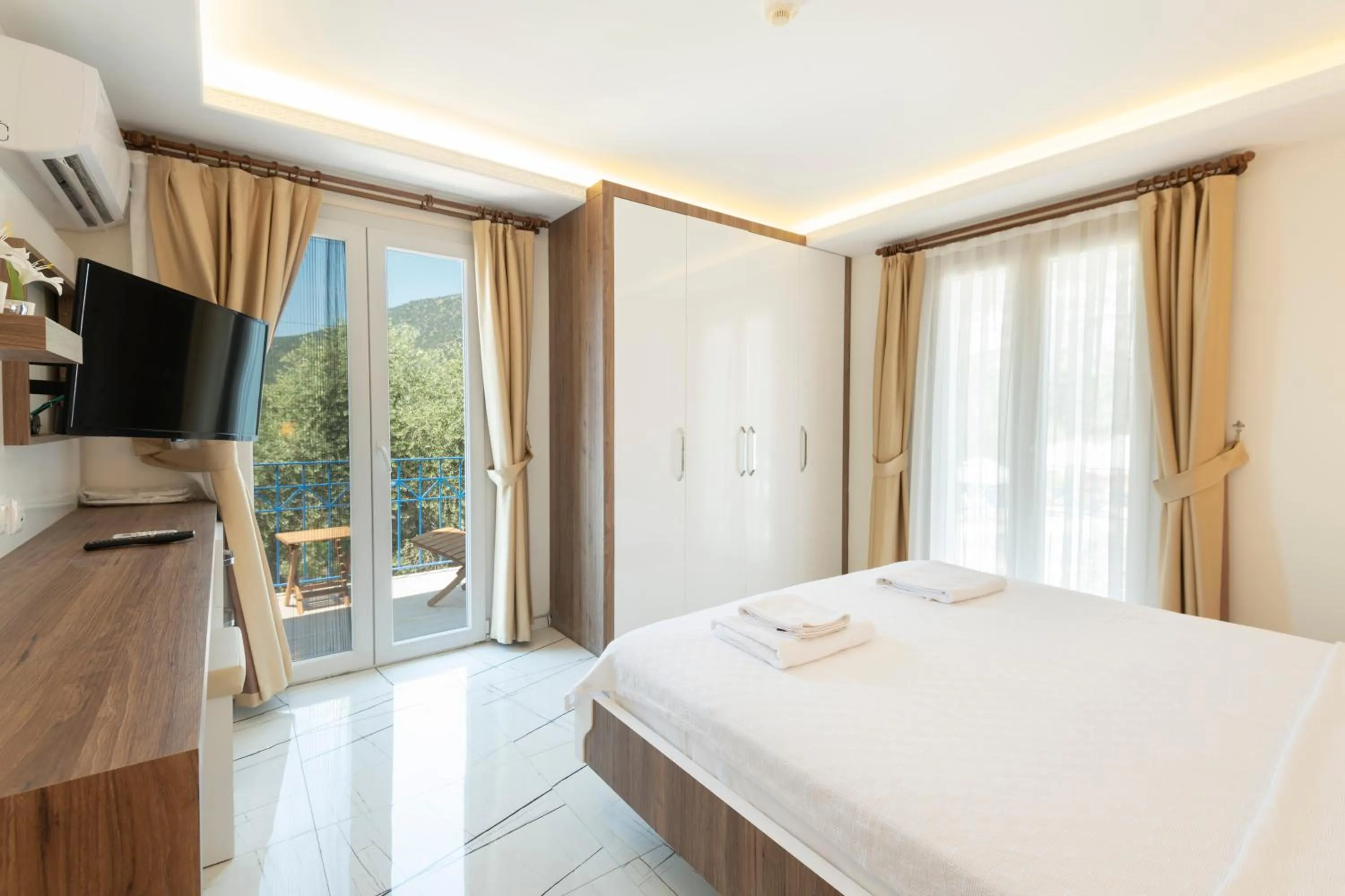 Photo of the whole room, Bed in Soothe Hotel