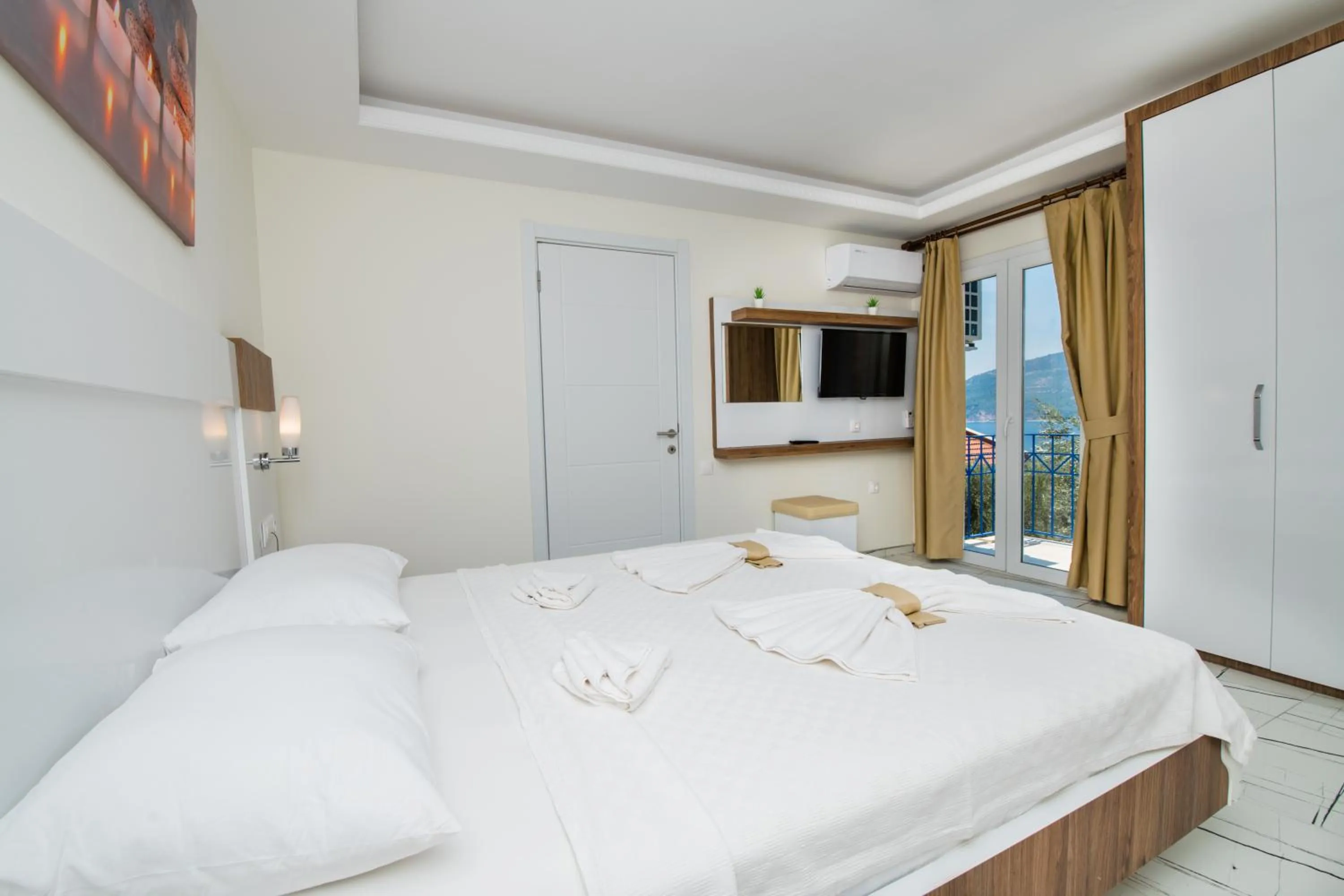 Bedroom, Bed in Soothe Hotel