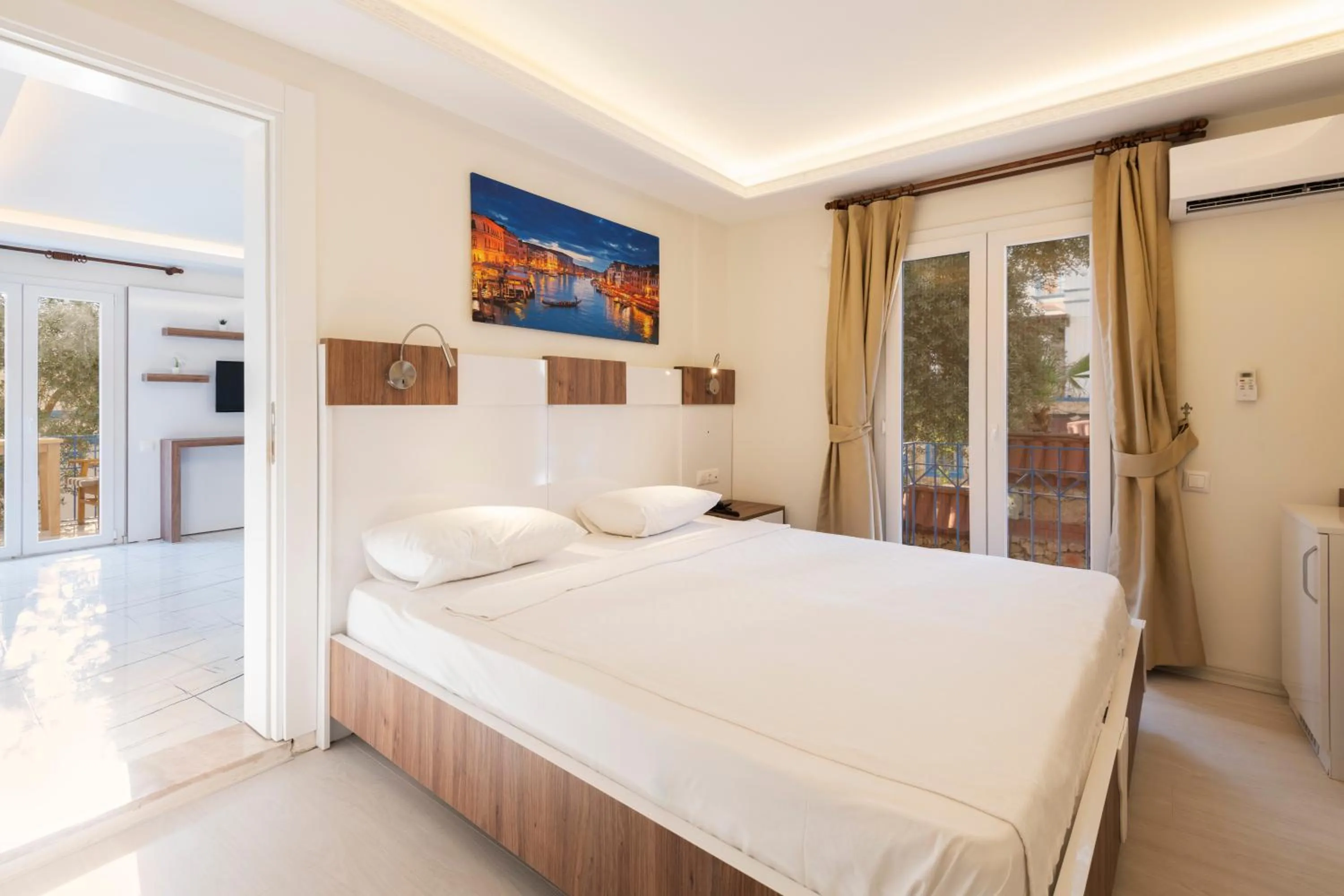 Photo of the whole room, Bed in Soothe Hotel