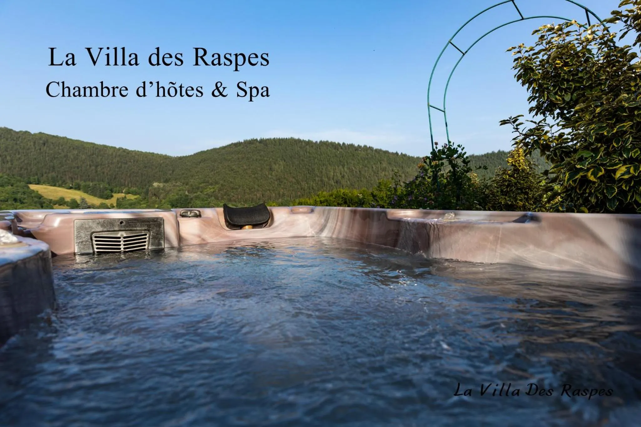 Hot Tub in La Villa Des Raspes - Séjour Spa - Adult Only