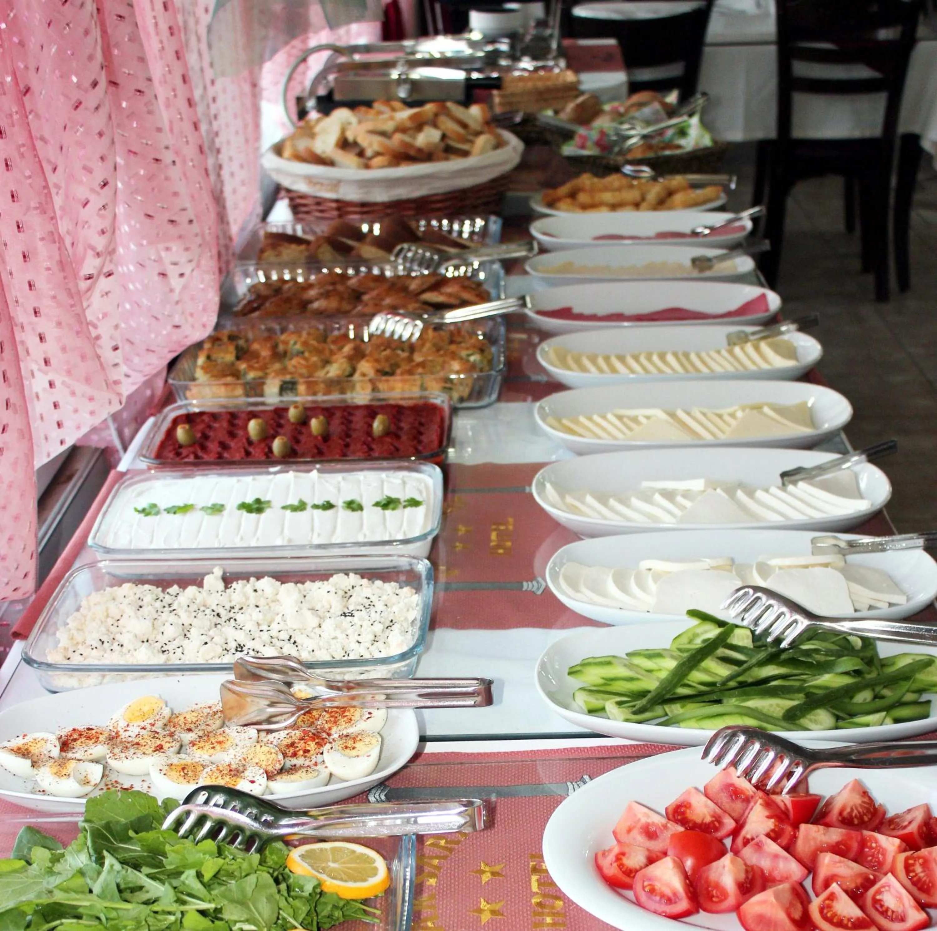 Restaurant/places to eat in Konak Saray Hotel