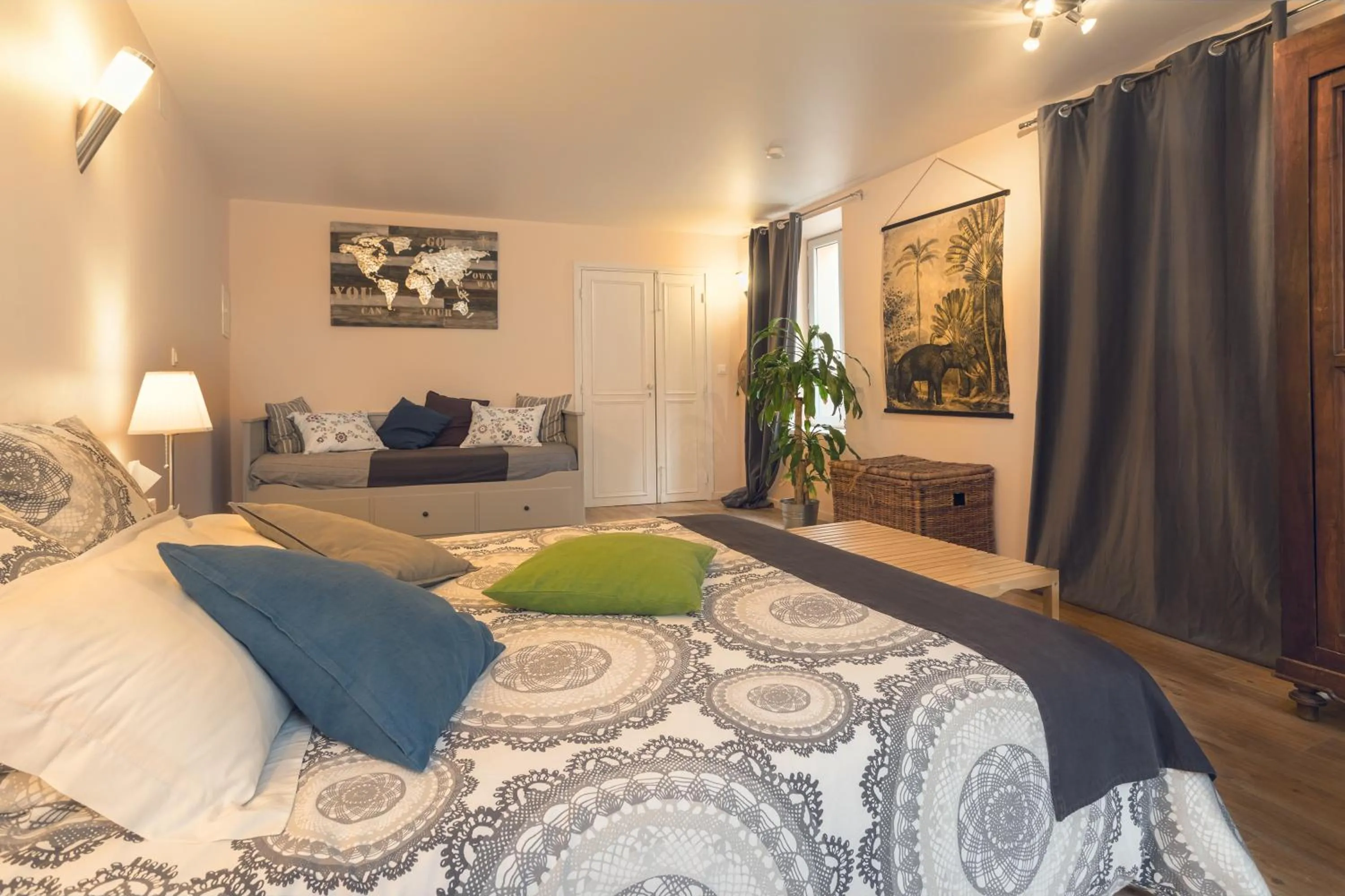 Photo of the whole room, Bed in H2o Chambres d'Hôtes