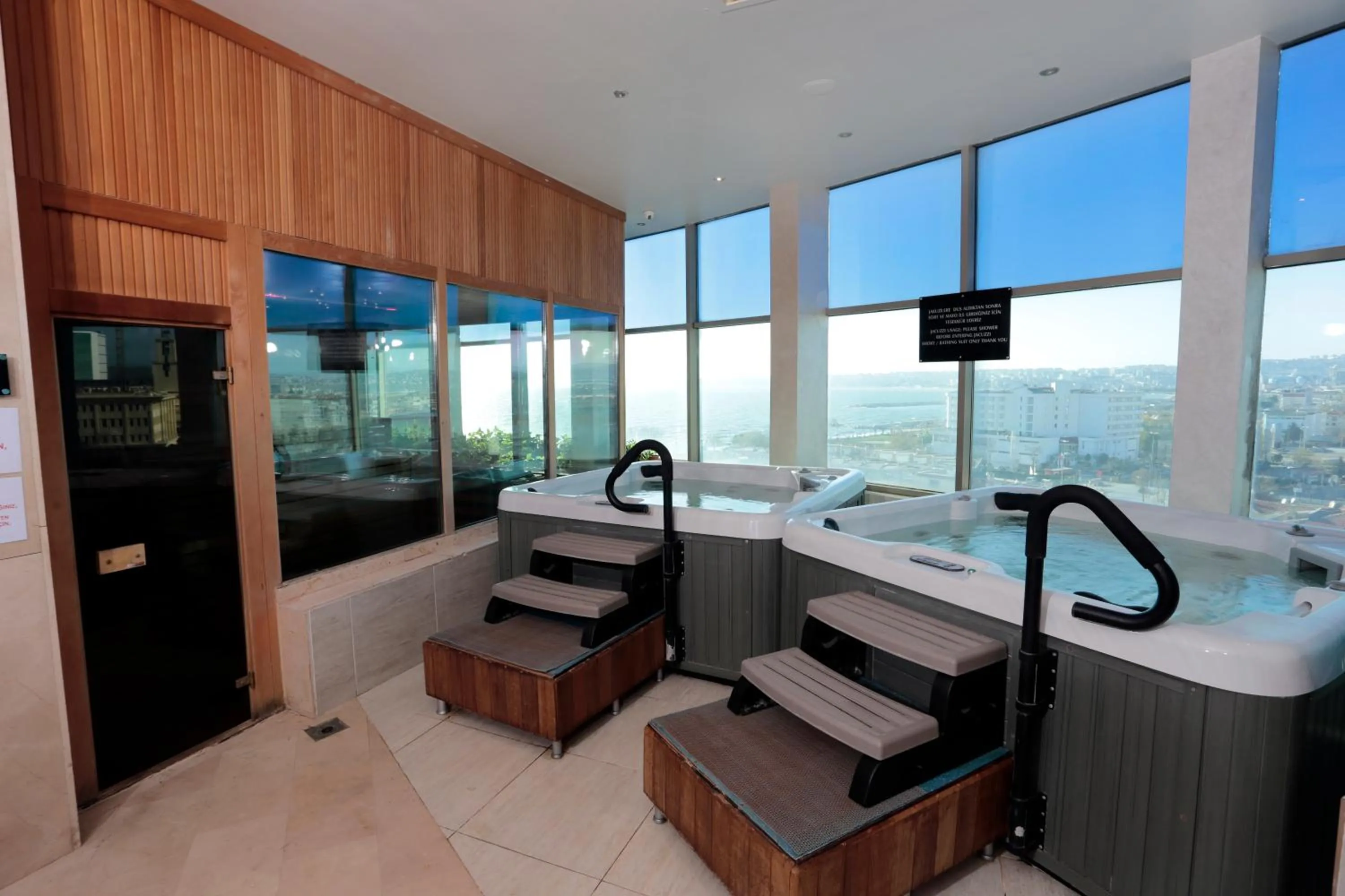 Hot Tub in Eser Premium Hotel & Spa