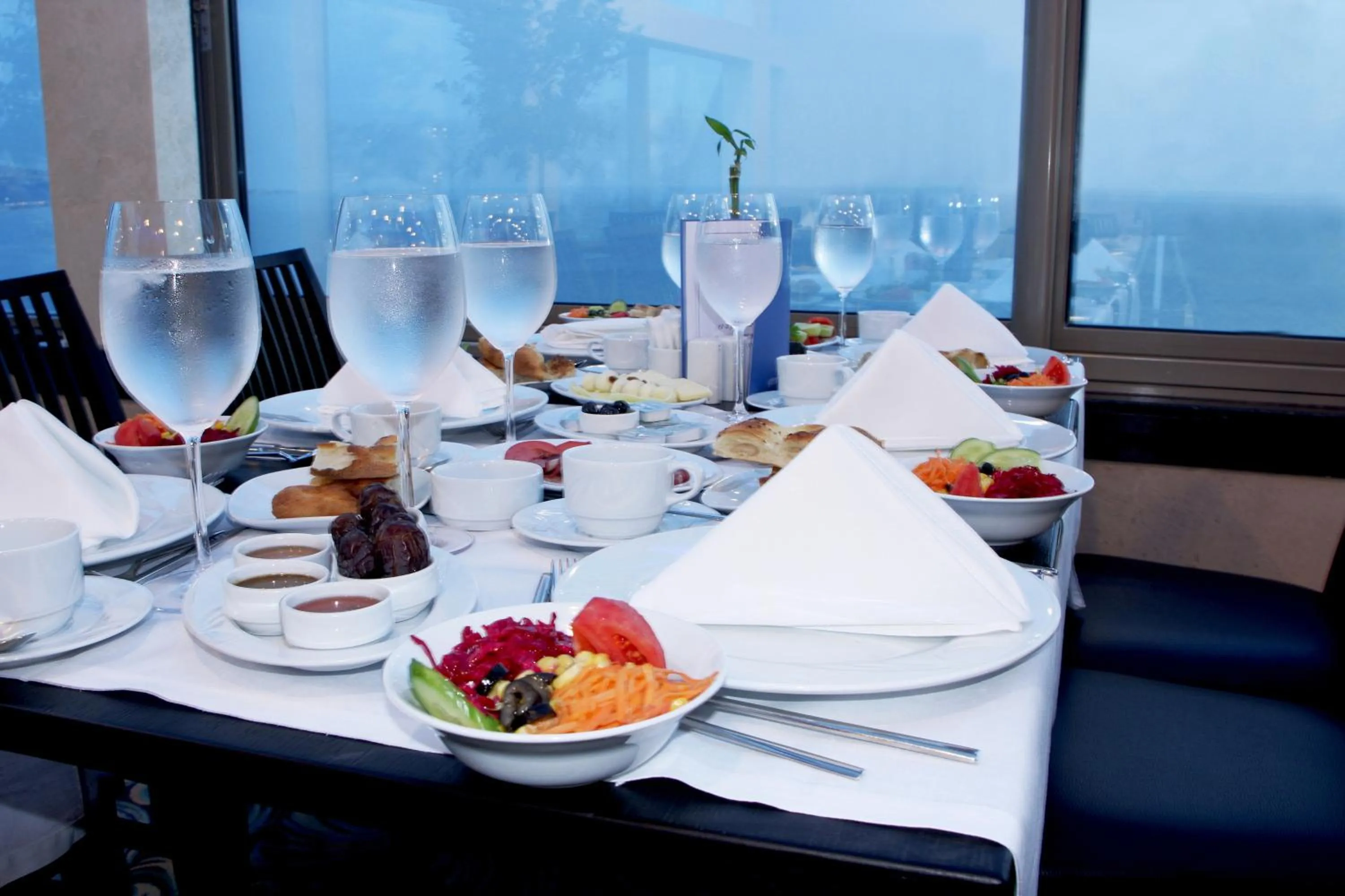 Restaurant/places to eat in Eser Premium Hotel & Spa