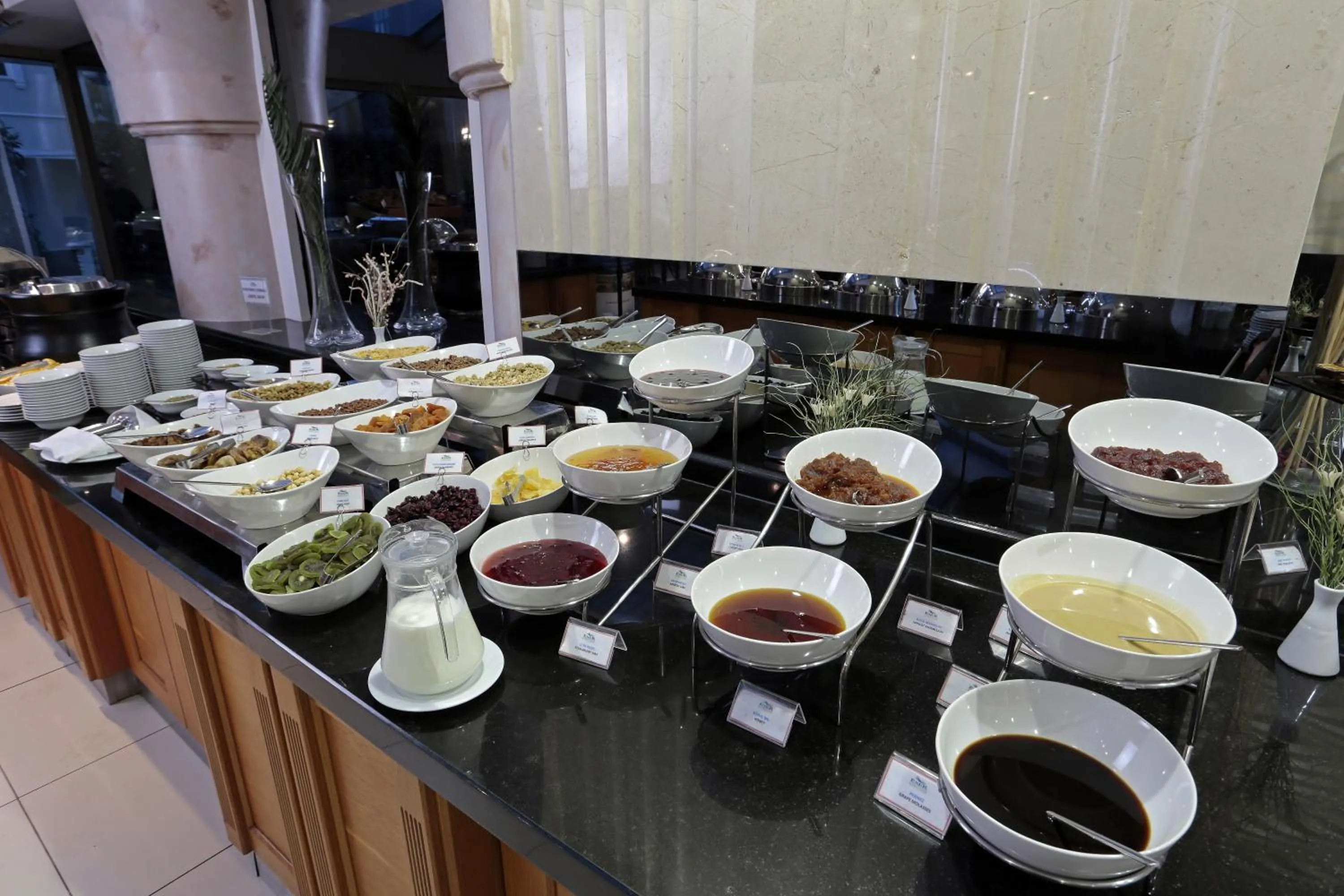 Restaurant/places to eat in Eser Premium Hotel & Spa